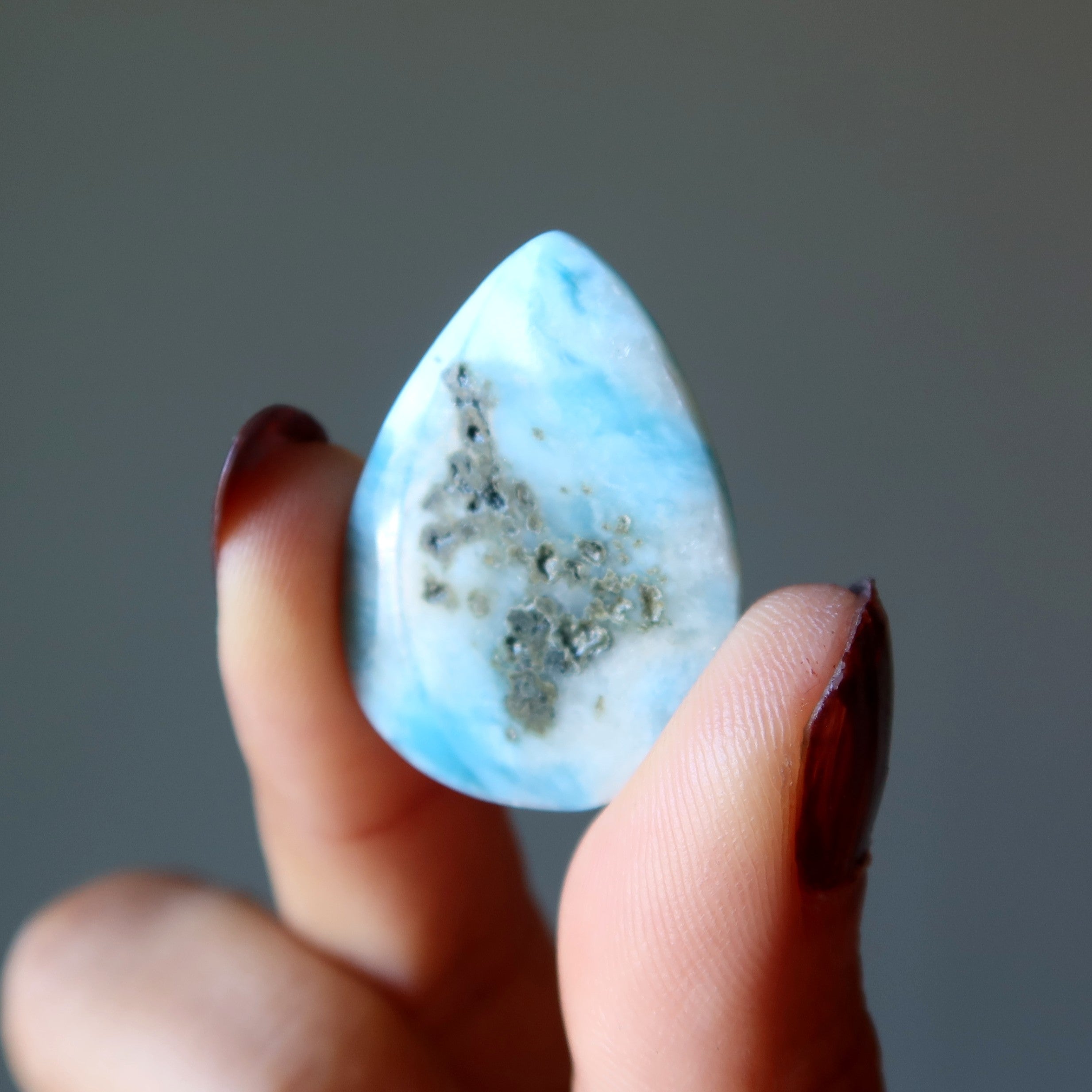 Larimar-Gitterkristall Blauer Tropfen Spirituelle Anordnung Edelstein