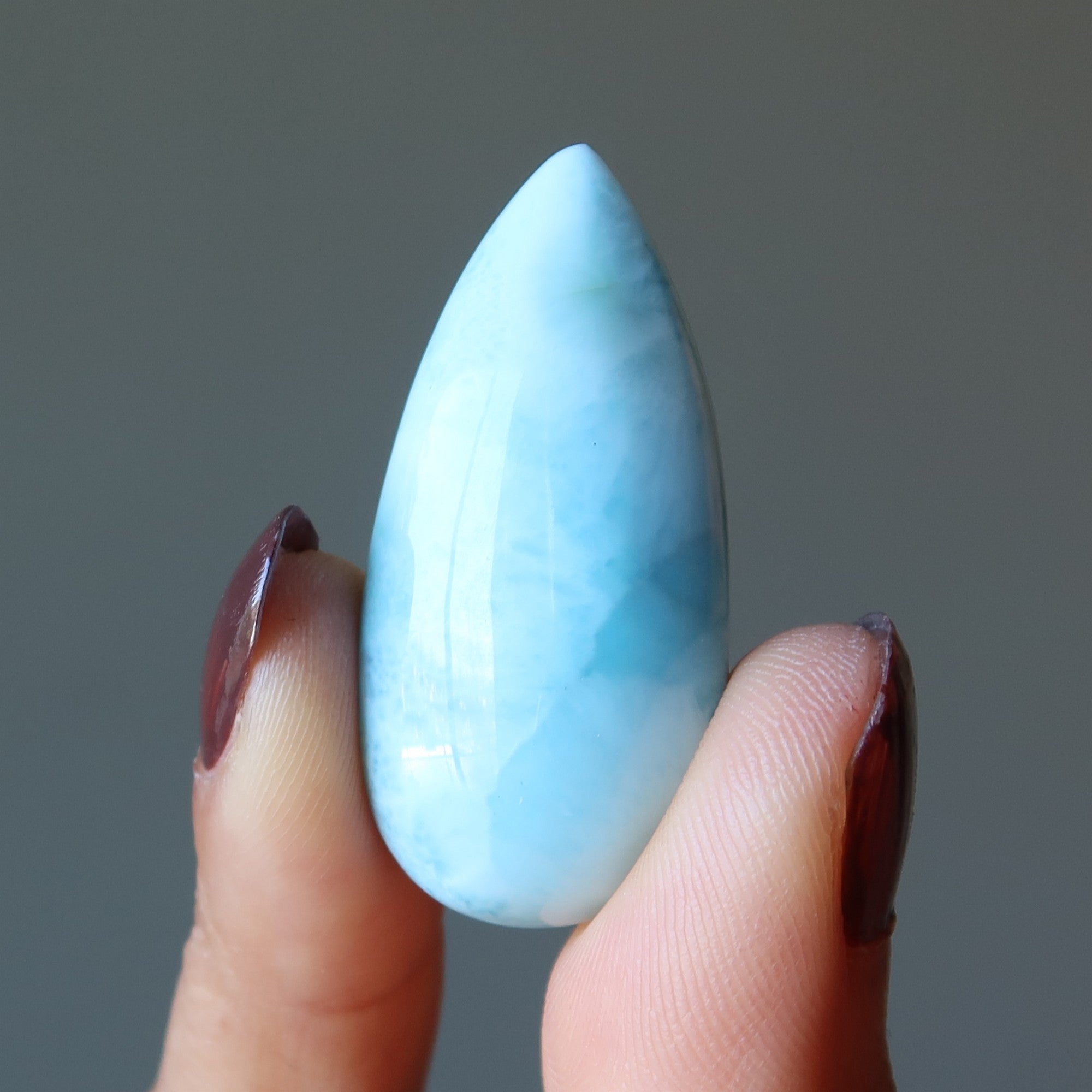 Disposition de communication en cristal de larimar en grille