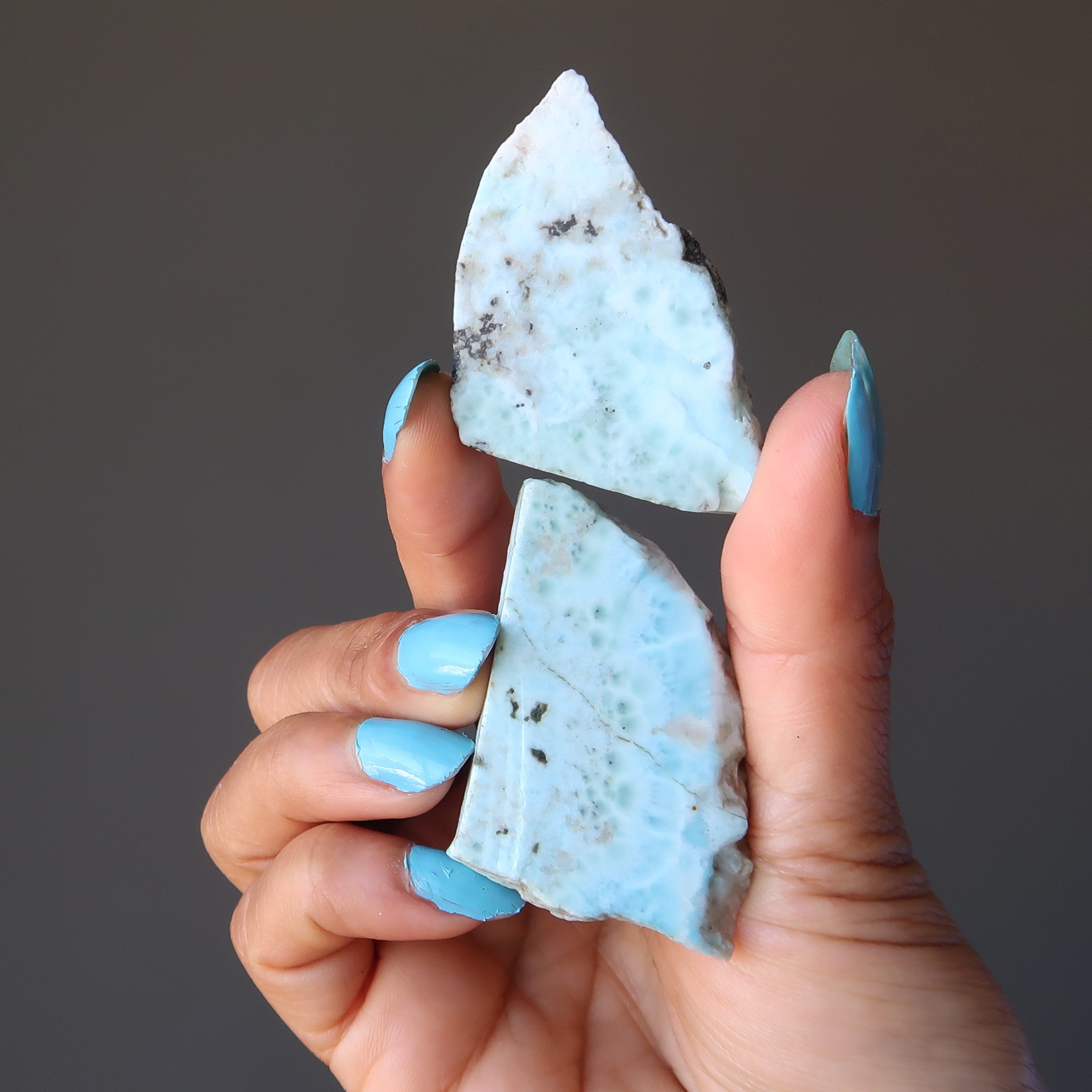 Larimar-Ladestein-Paar – himmelblaue, heilende Edelsteinscheiben