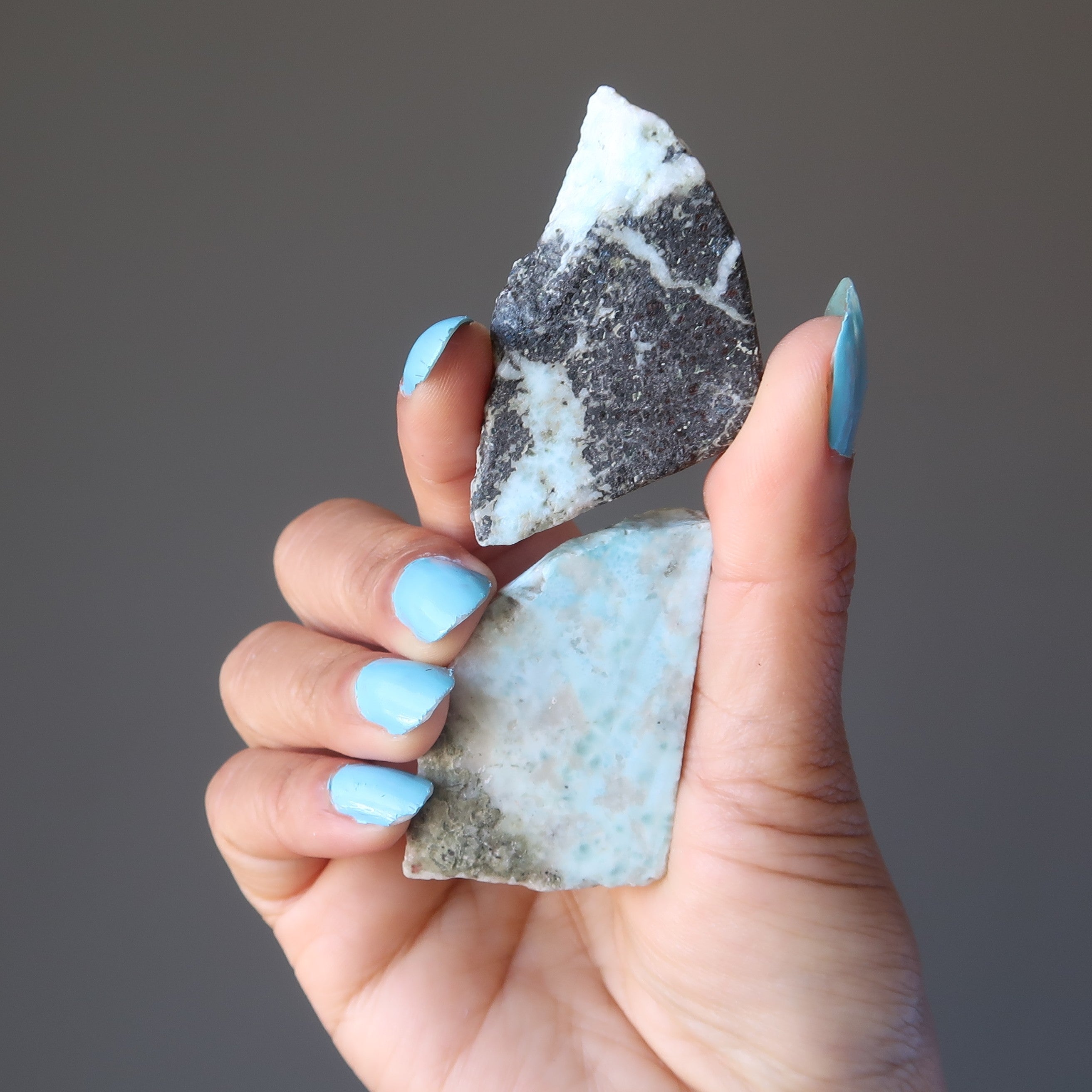 Larimar-Ladestein-Paar – himmelblaue, heilende Edelsteinscheiben