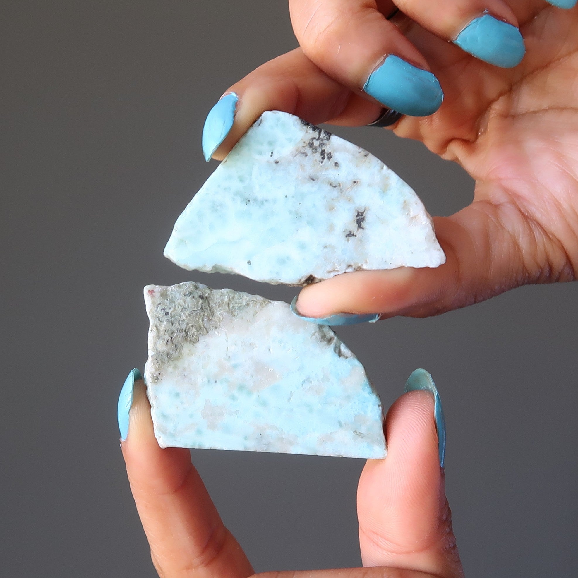 Larimar-Ladestein-Paar – himmelblaue, heilende Edelsteinscheiben