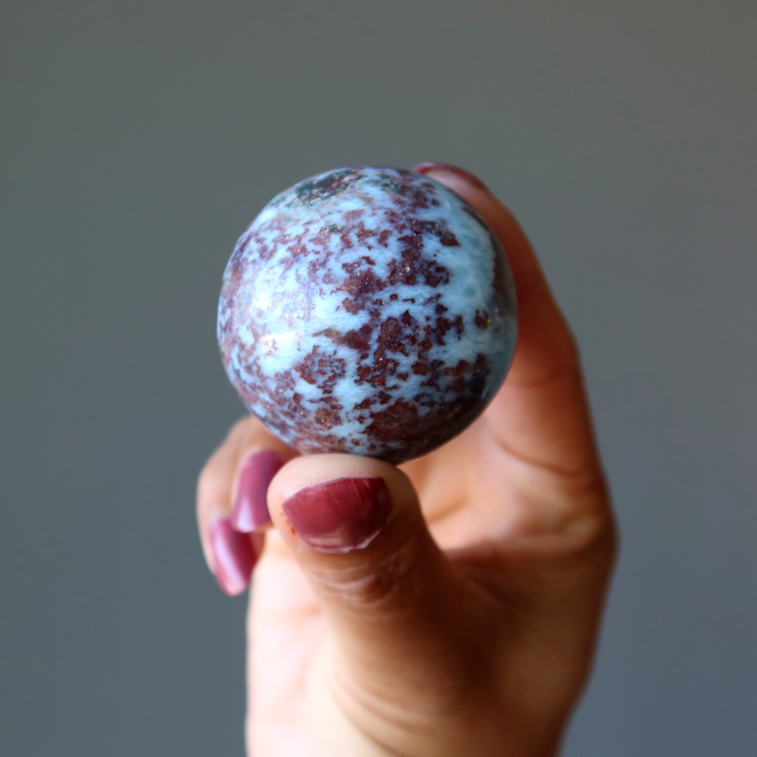 Sphère de Larimar Hématite Rouge Feu dans le Ciel Boule de Cristal