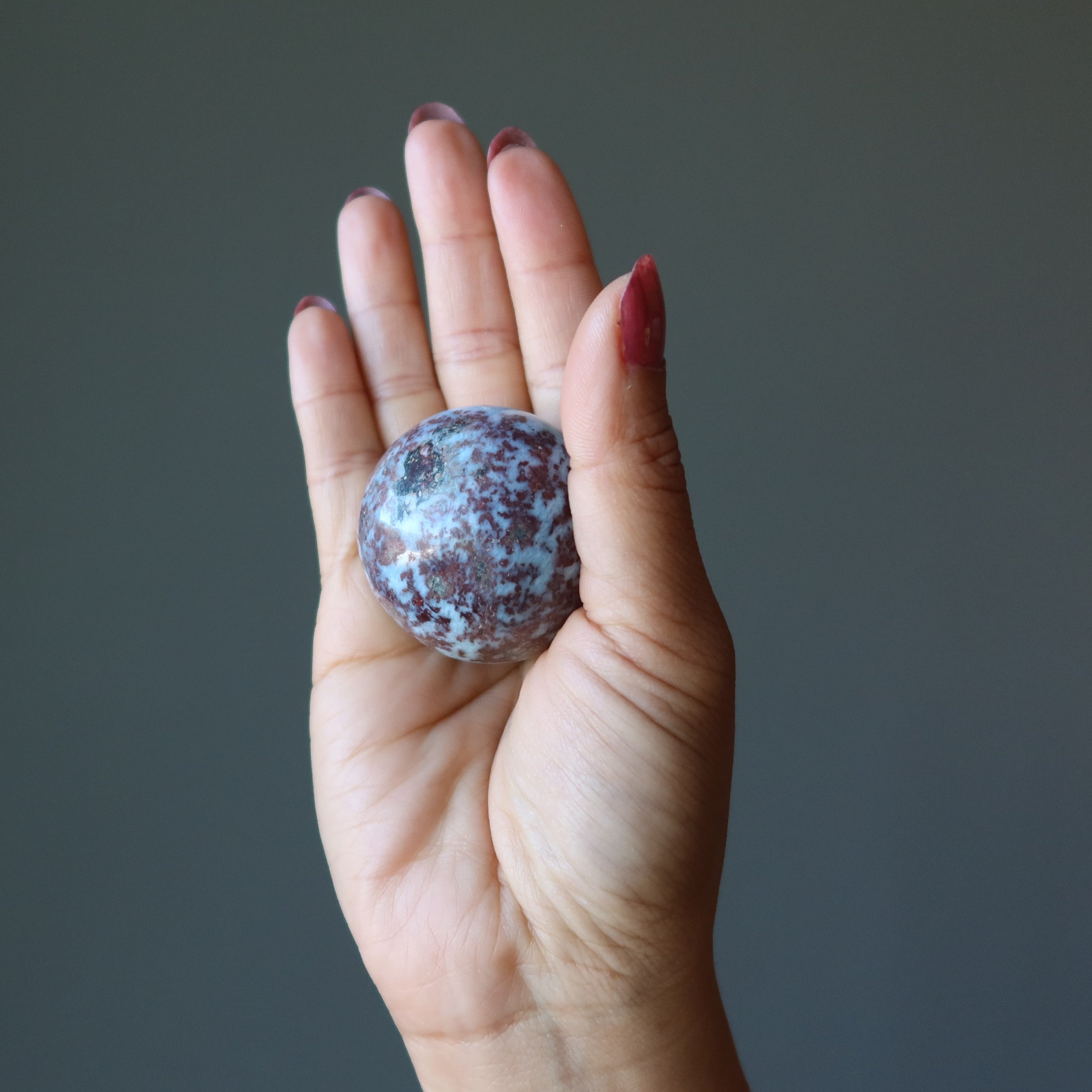 Sphère de Larimar Hématite Rouge Feu dans le Ciel Boule de Cristal