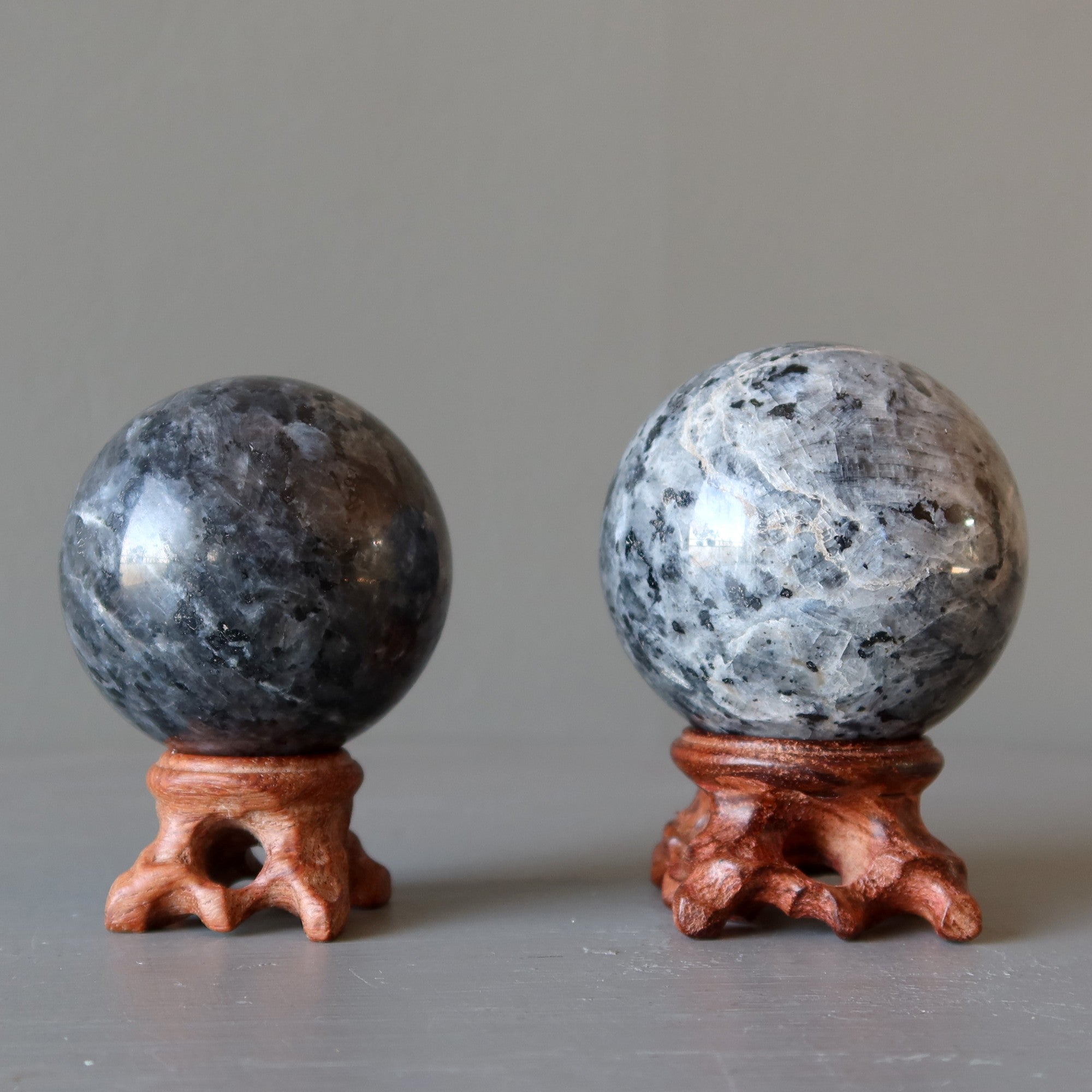 Sphère de Larvikite : Boule de Cristal « Tempête en Préparation »