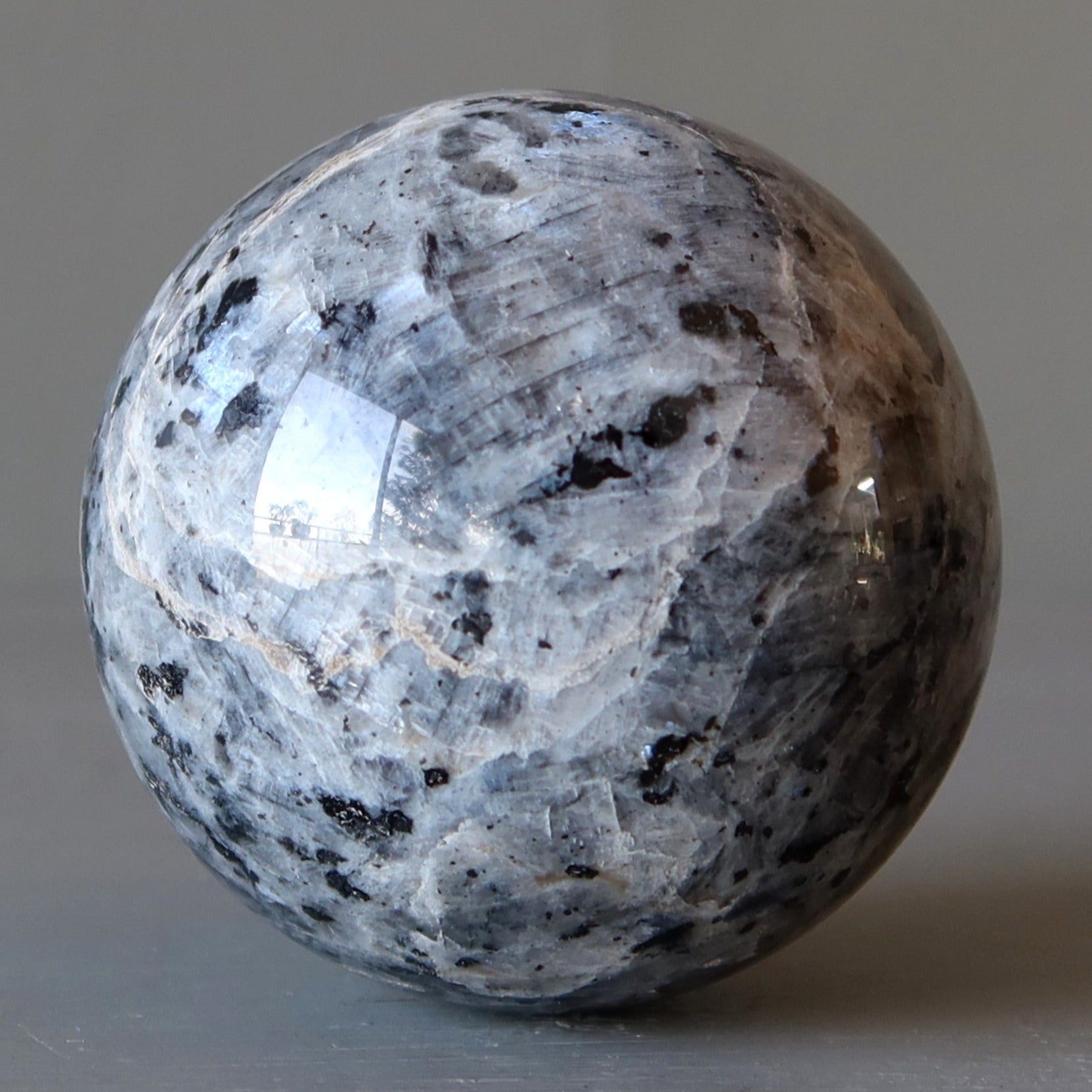Sphère de Larvikite : Boule de Cristal « Tempête en Préparation »