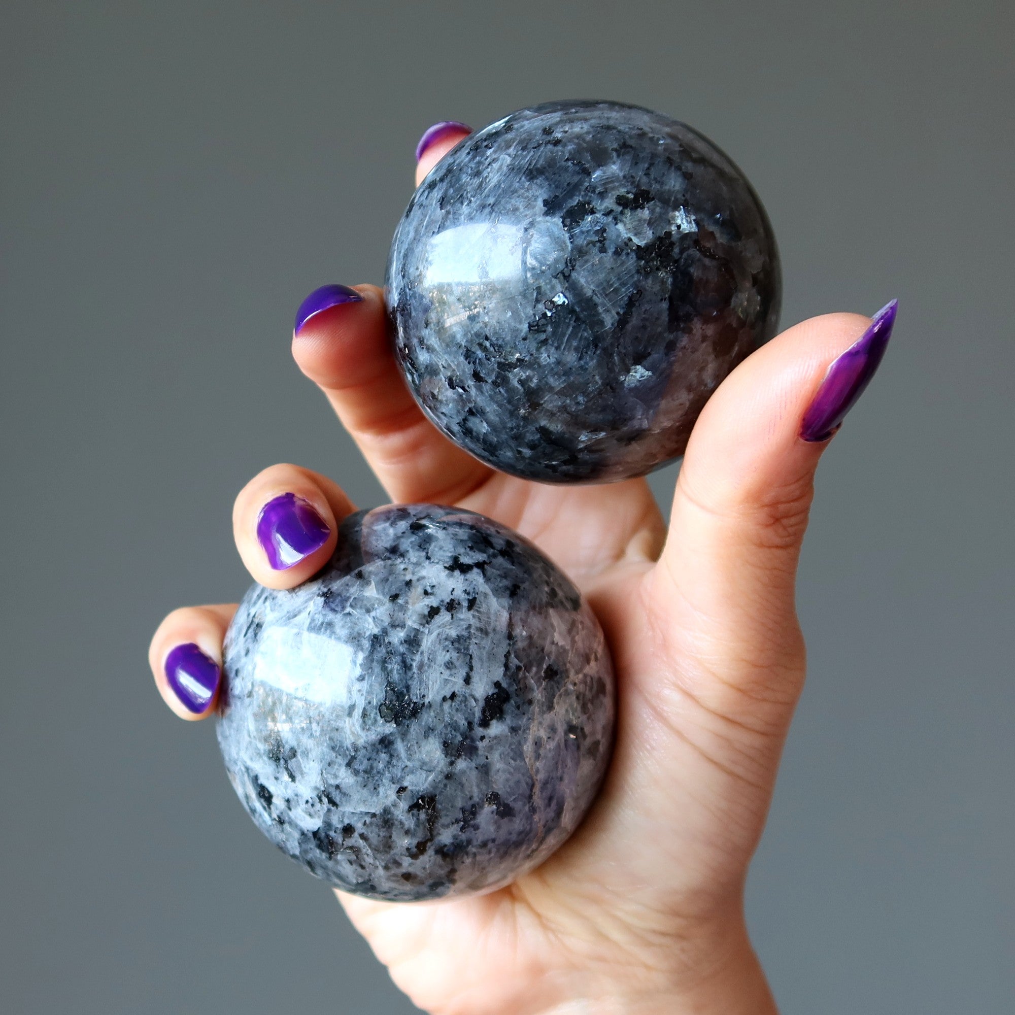 Sphère de Larvikite : Boule de Cristal « Tempête en Préparation »