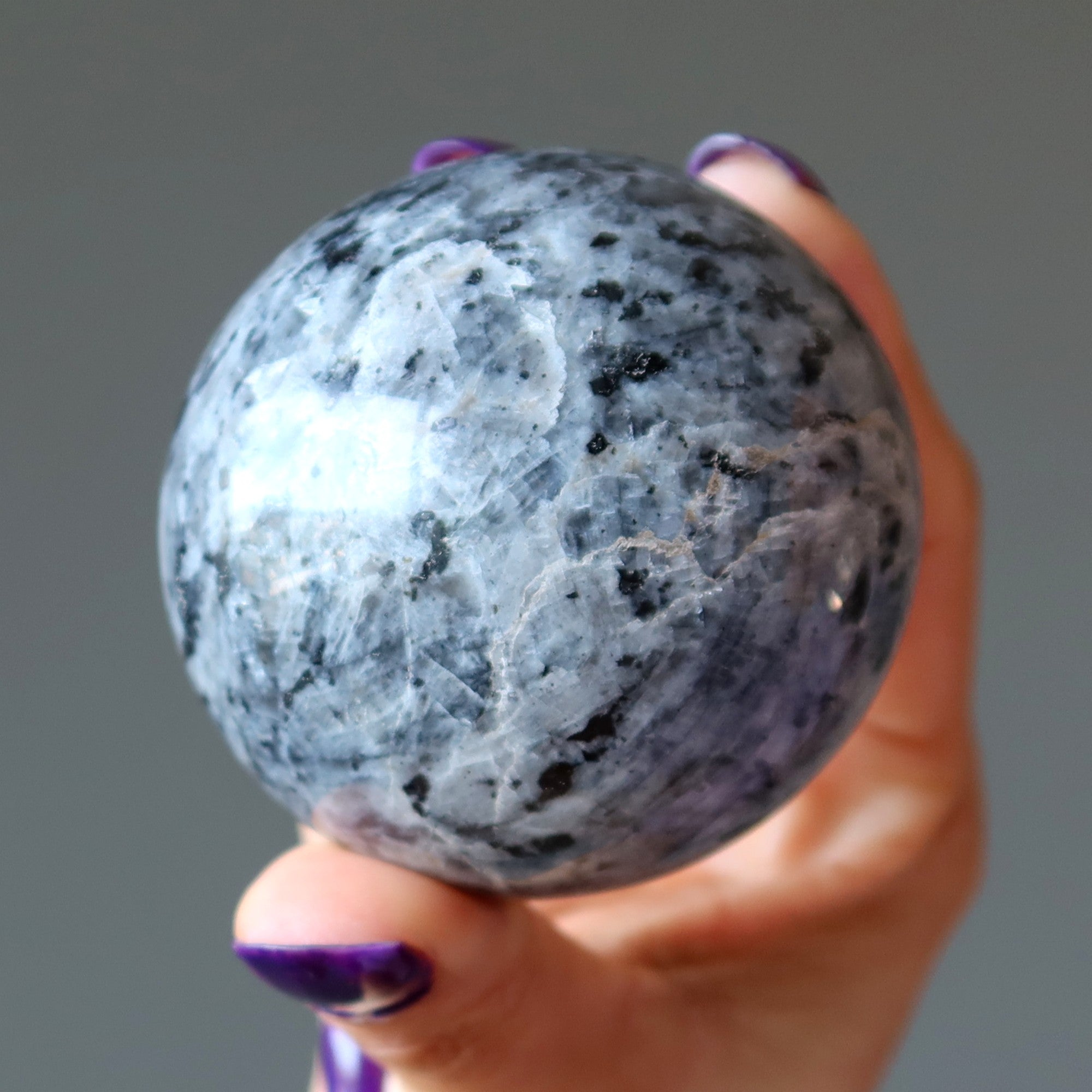 Sphère de Larvikite : Boule de Cristal « Tempête en Préparation »