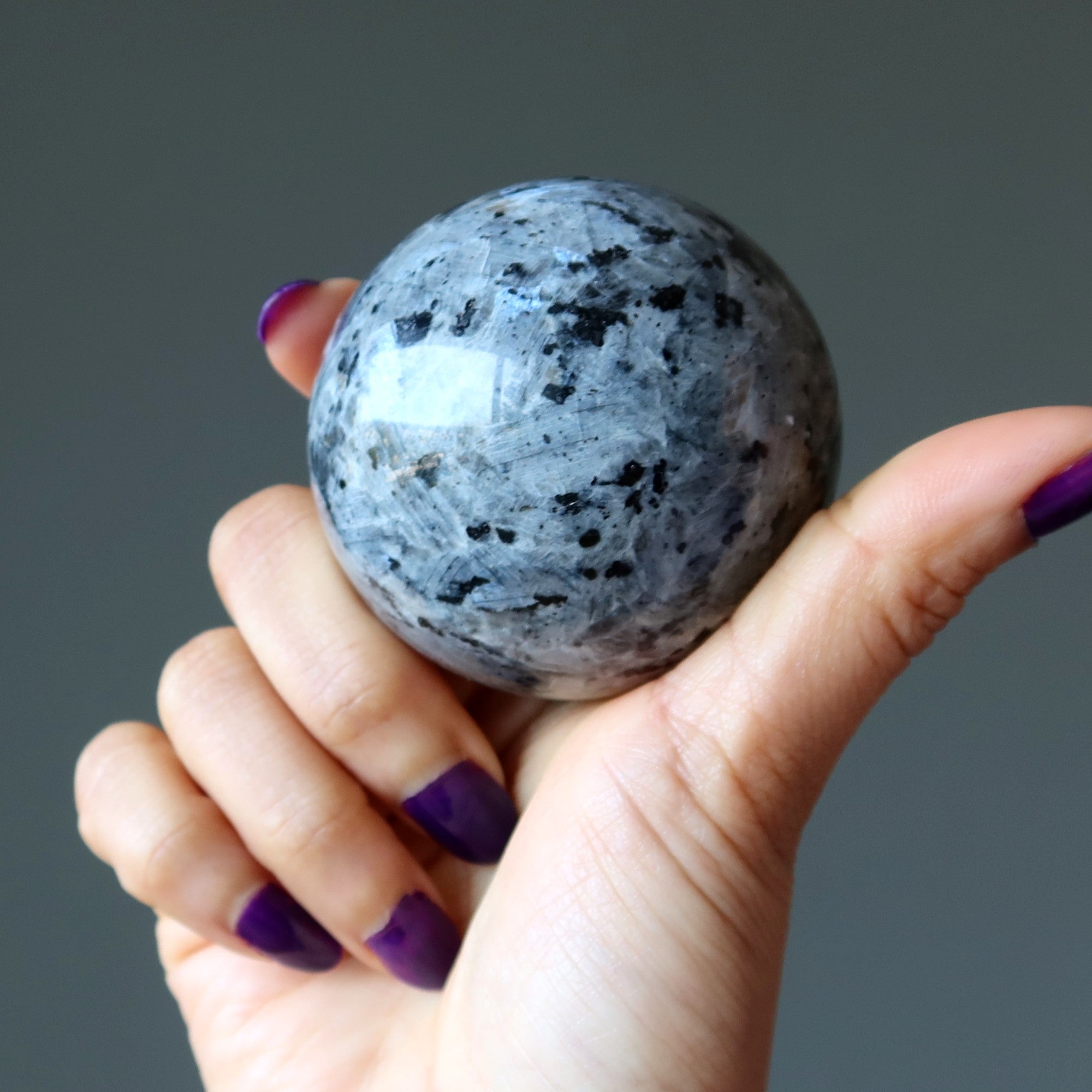 Sphère de Larvikite : Boule de Cristal « Tempête en Préparation »