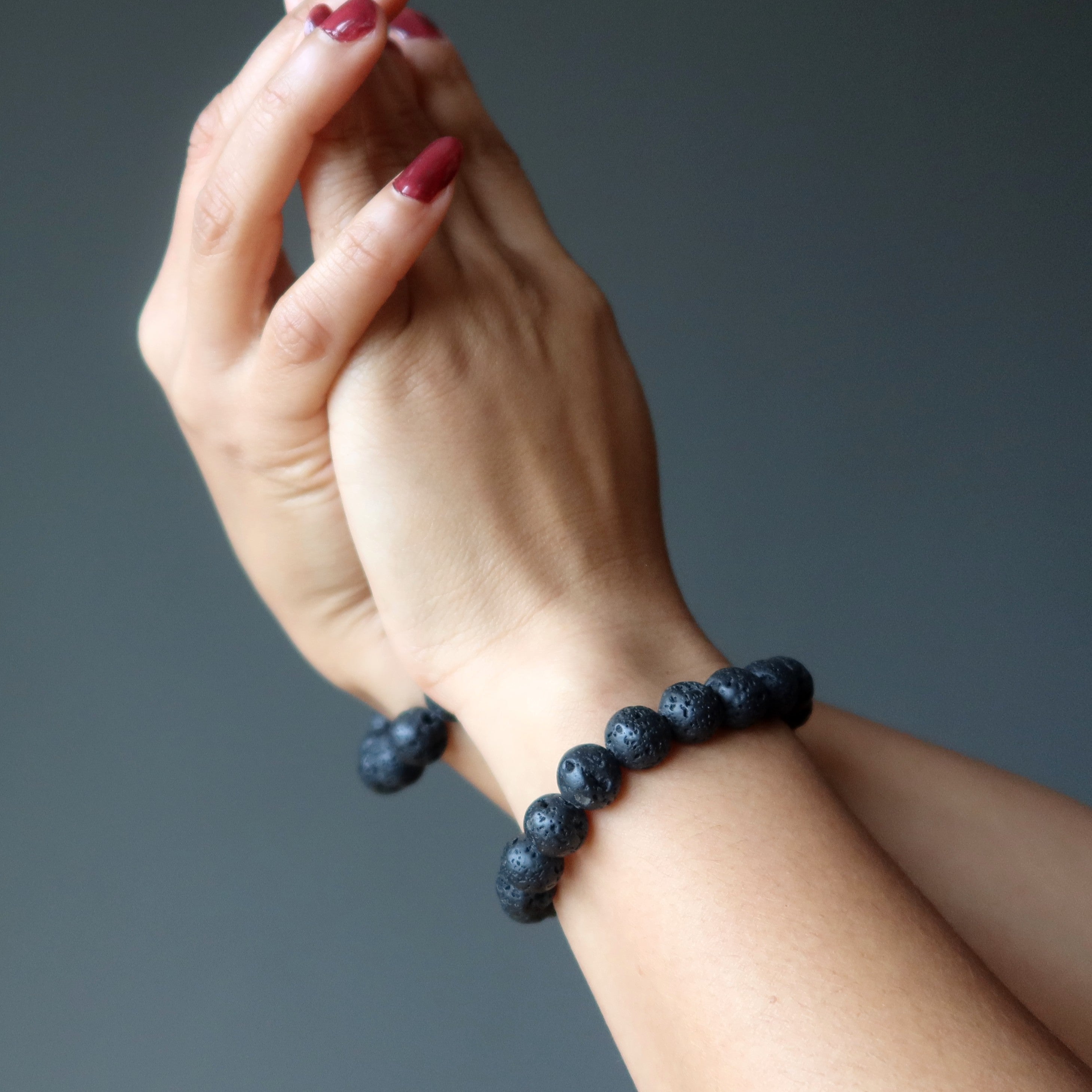 Bracelet en lave Pierre de protection Dieu volcan noir