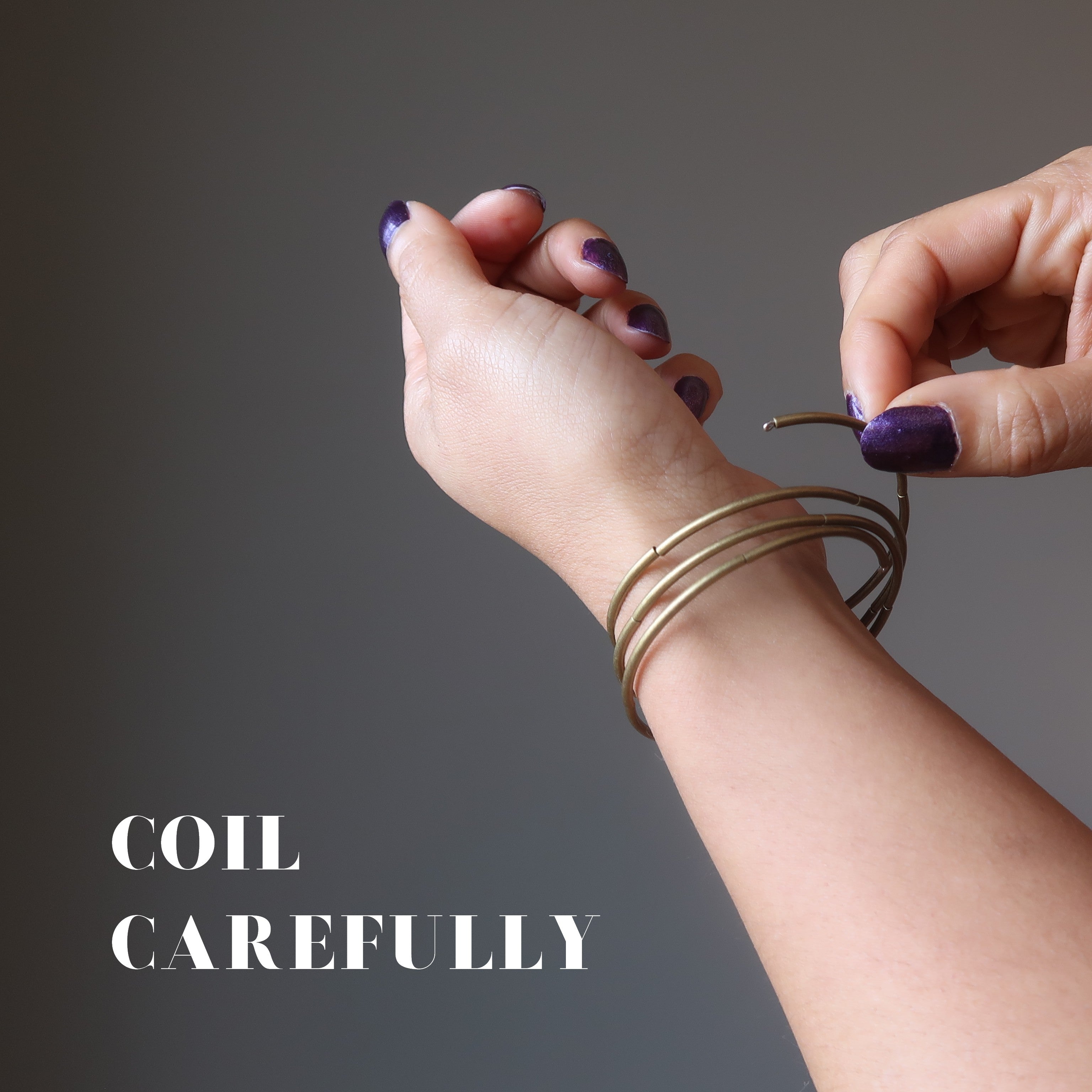 Bracelet en lave Magma rouge Cœur de la Terre sur fil à mémoire de forme