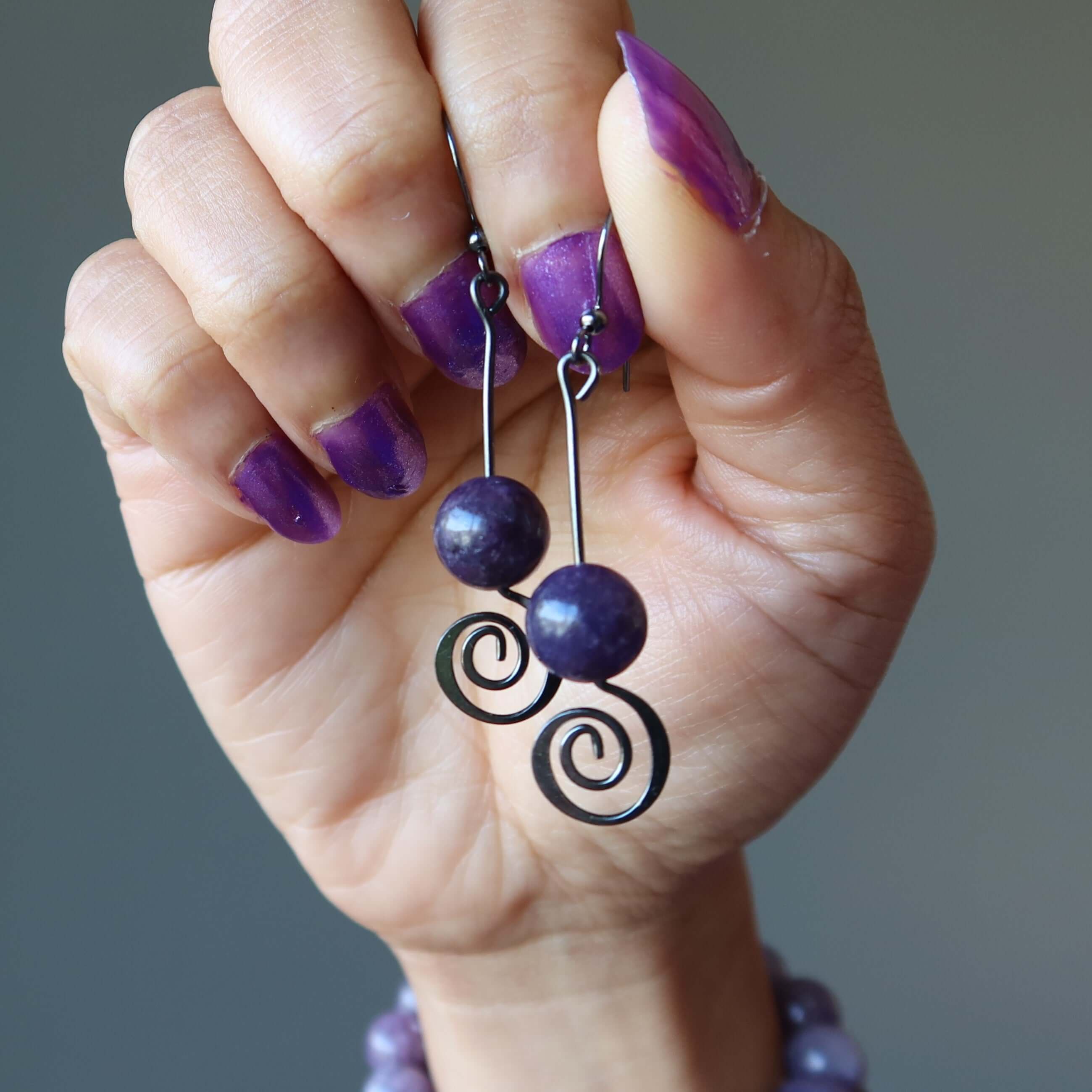 Boucles d'oreilles Lépidoite Vortex violet Spirale en cristal