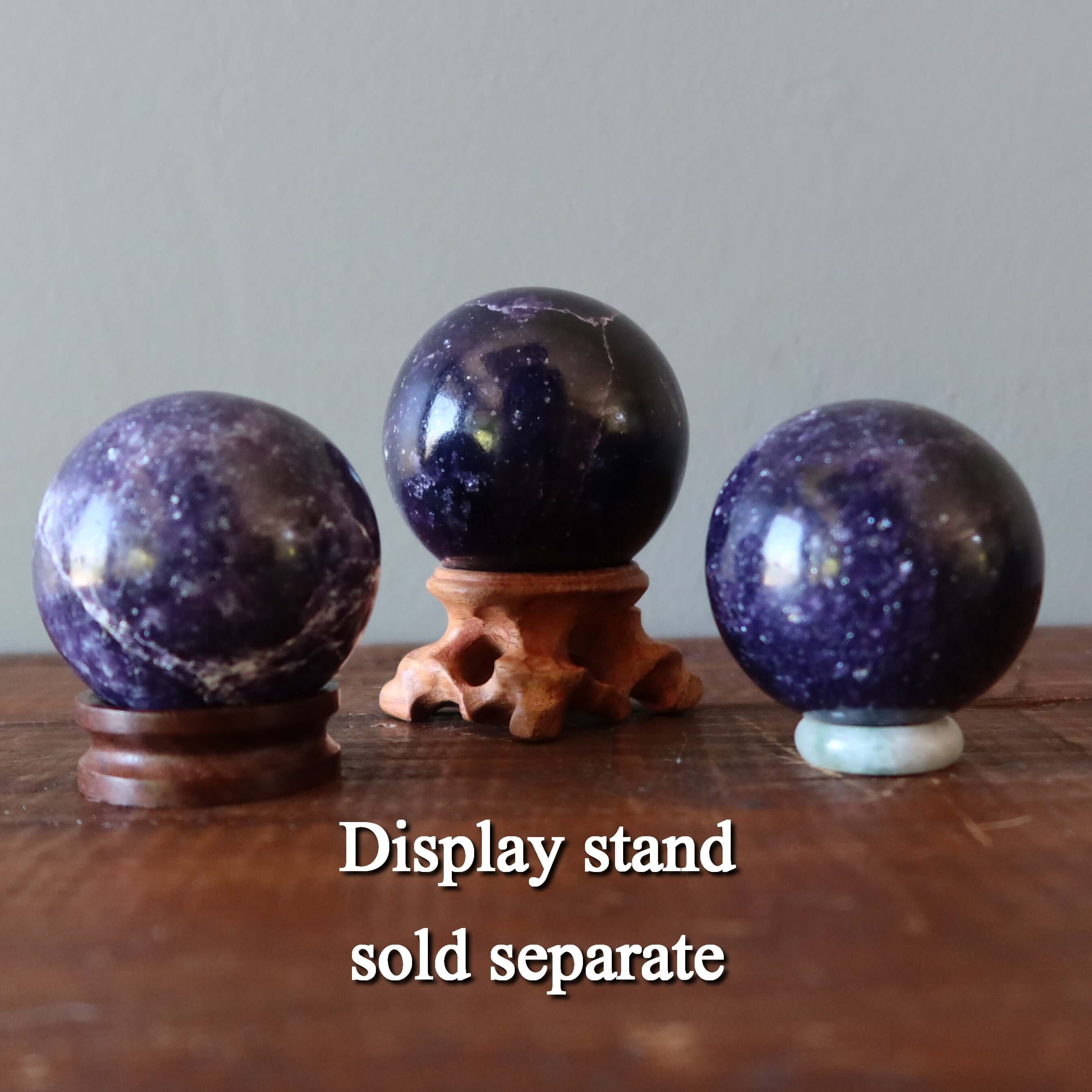 Sphère de lépidolite violet foncé intense en cristal