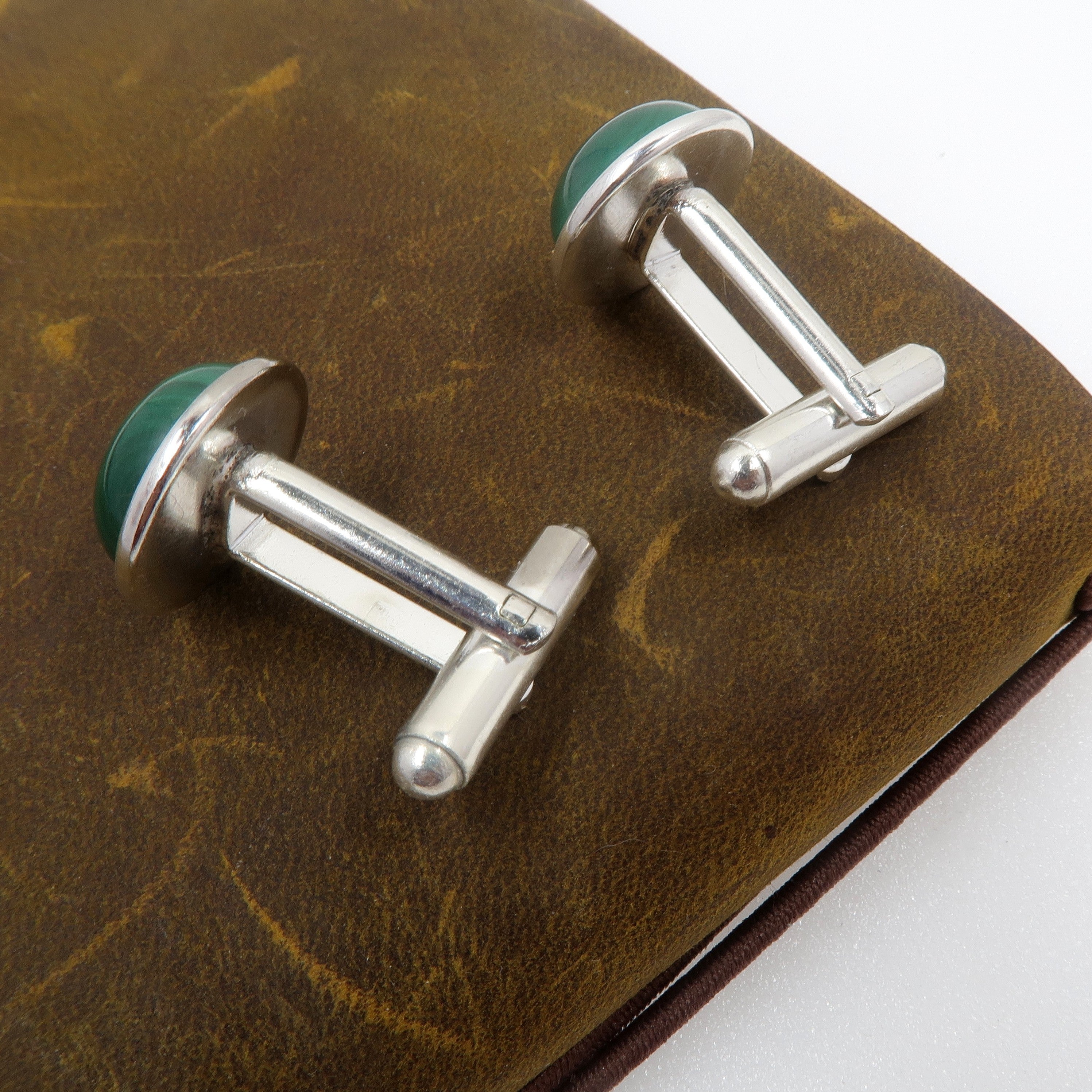 Boutons de manchette malachite verts World Traveler argentés