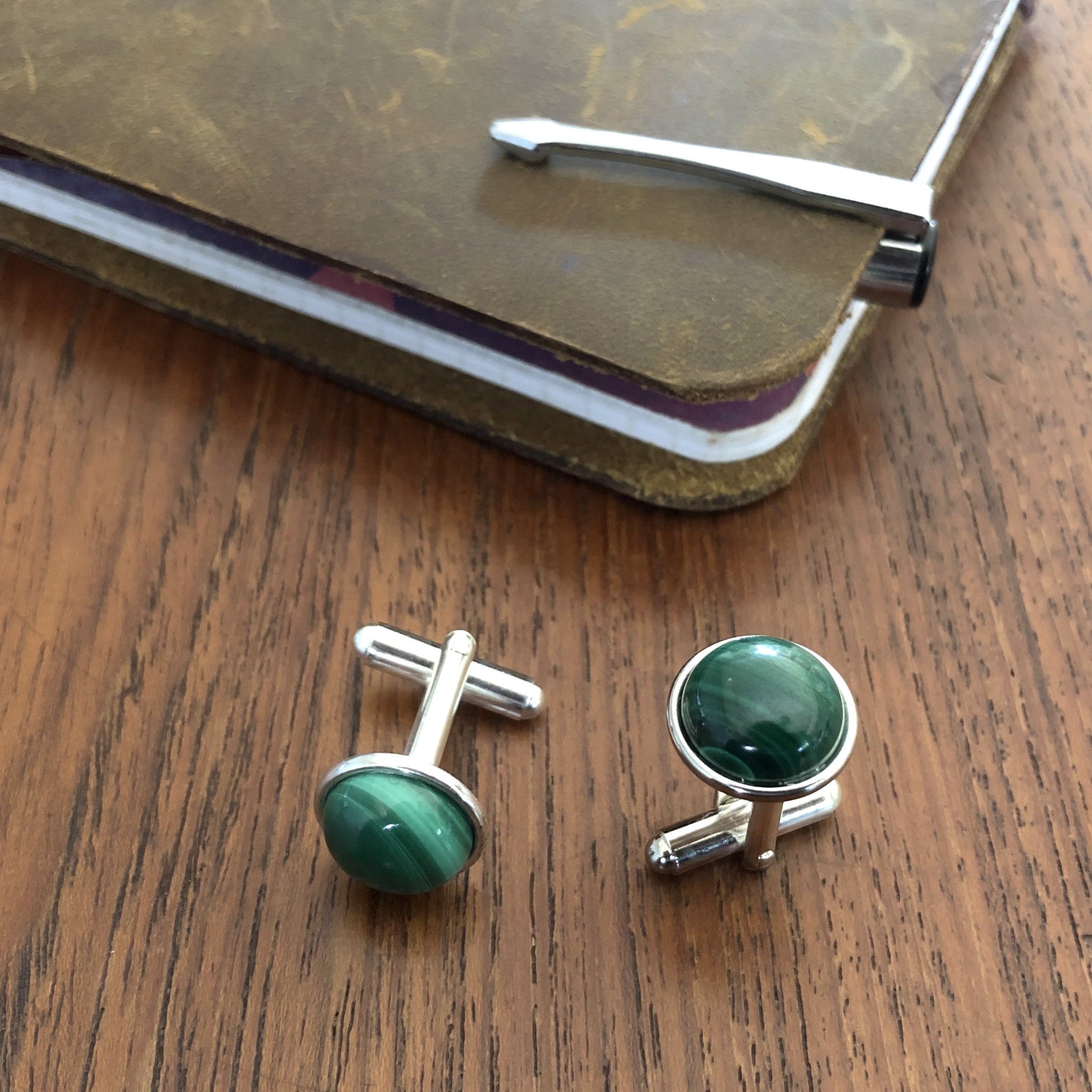 Boutons de manchette malachite verts World Traveler argentés