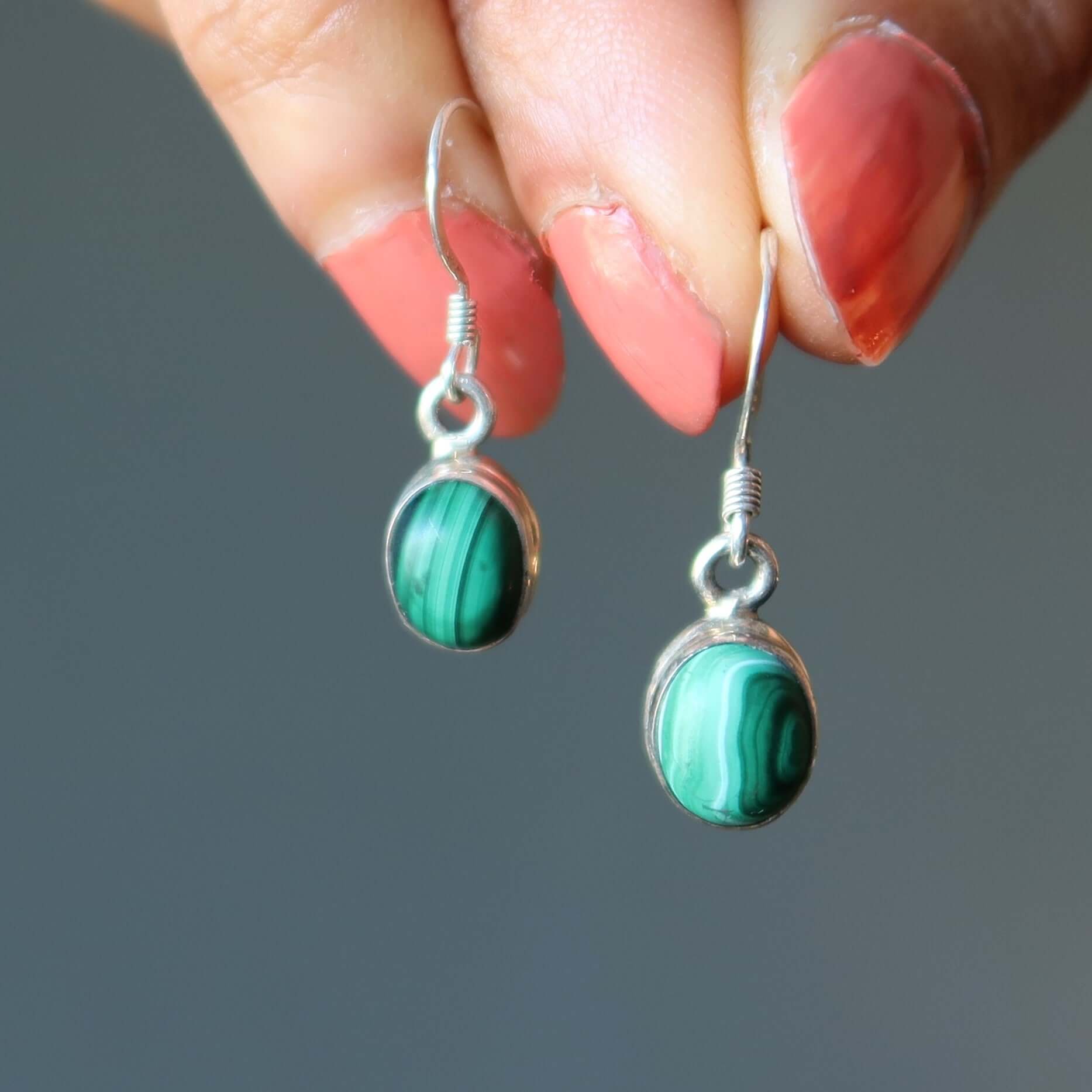 Boucles d'oreilles pendantes ovales en malachite, argent sterling