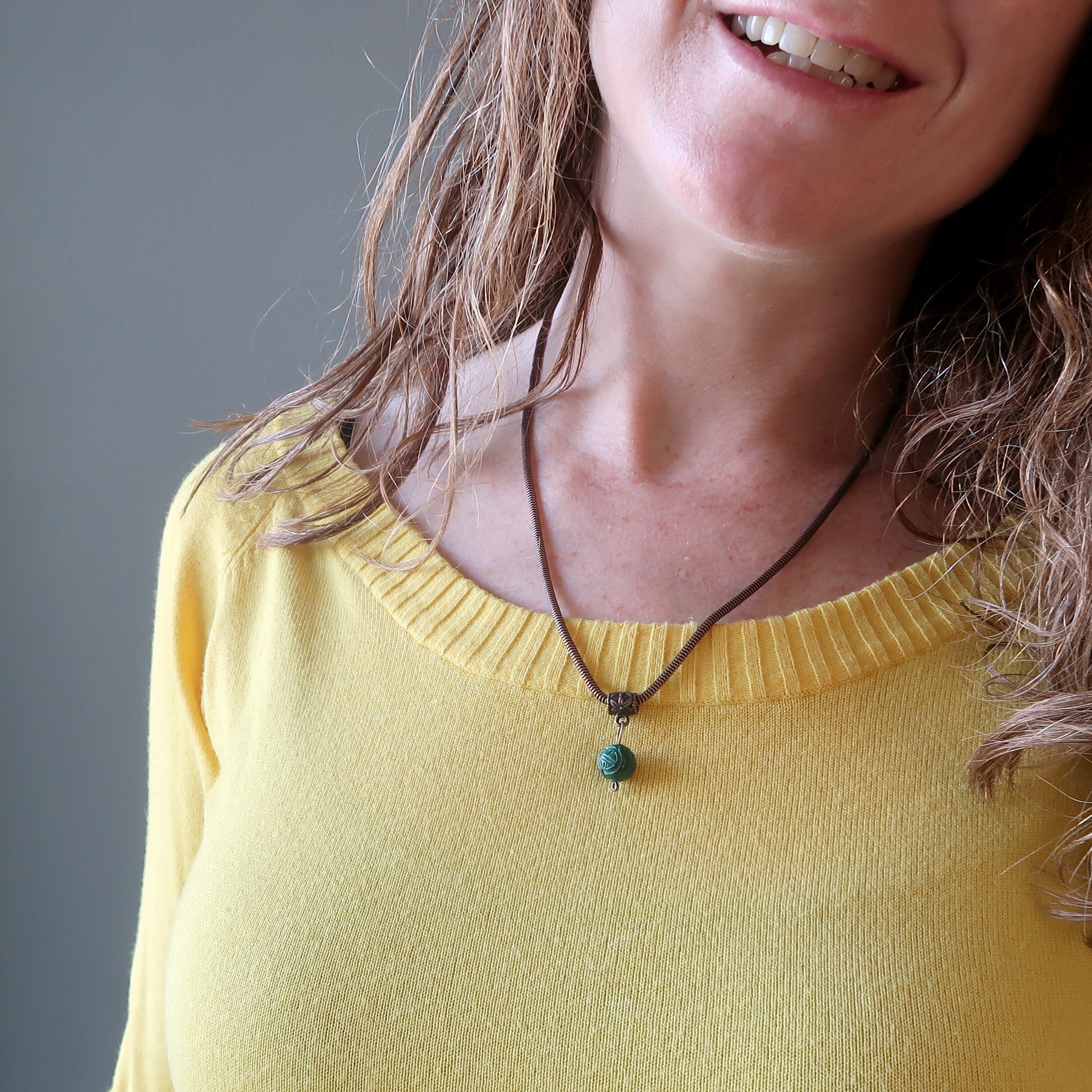Collier en Malachite Île d'Émeraude Enchantée Pierre sculptée