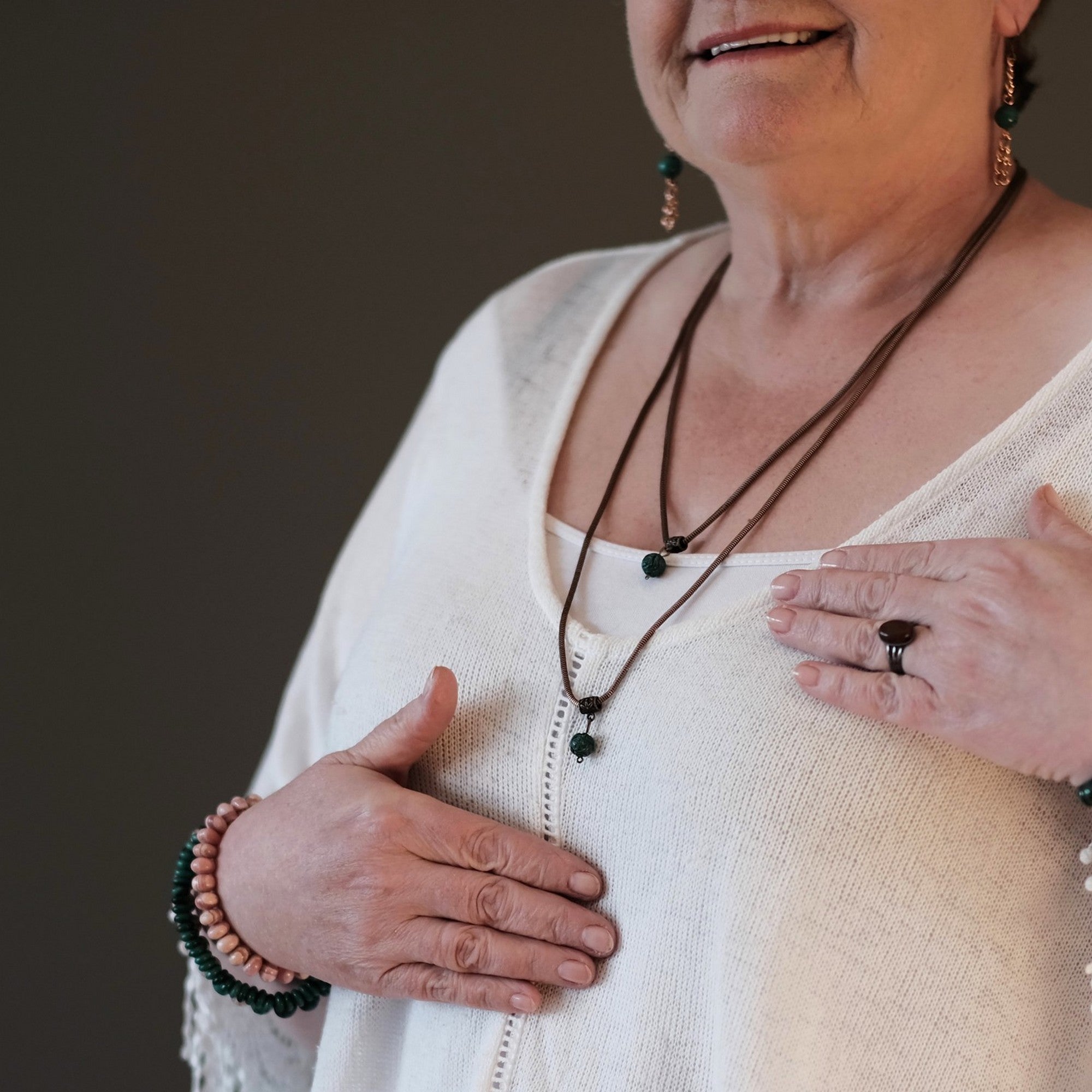 Collier en Malachite Île d'Émeraude Enchantée Pierre sculptée