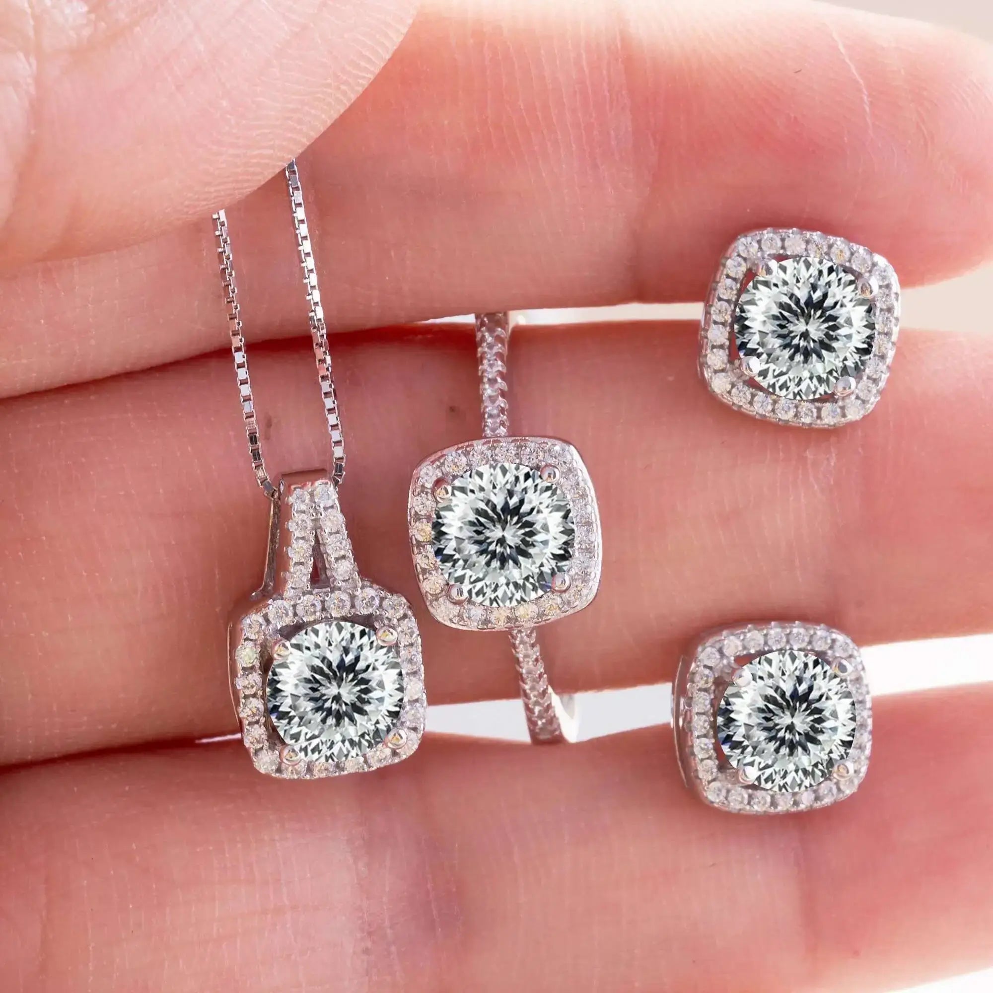 Moissanit D-Farbe runder Schliff 925 Sterling Silber Anhänger Halskette und Ohrstecker Set