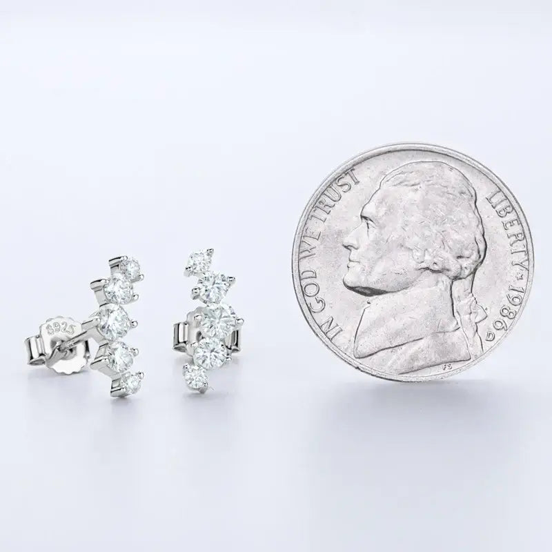 Boucles d'oreilles clous en moissanite, mini-clous d'oreilles montantes incurvées en argent sterling 925 pour femmes