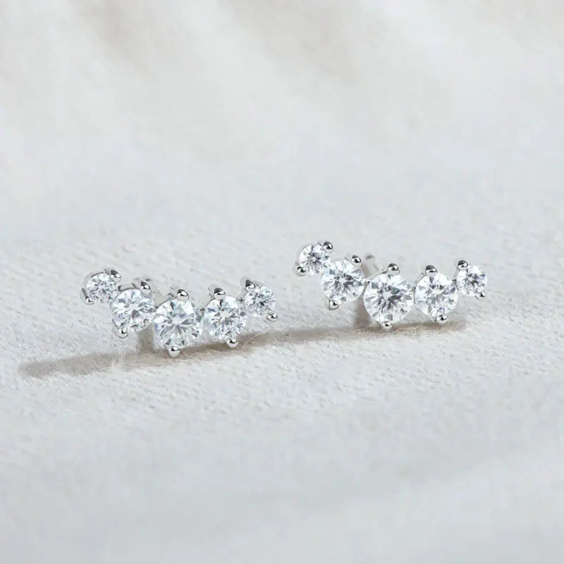 Boucles d'oreilles clous en moissanite, mini-clous d'oreilles montantes incurvées en argent sterling 925 pour femmes