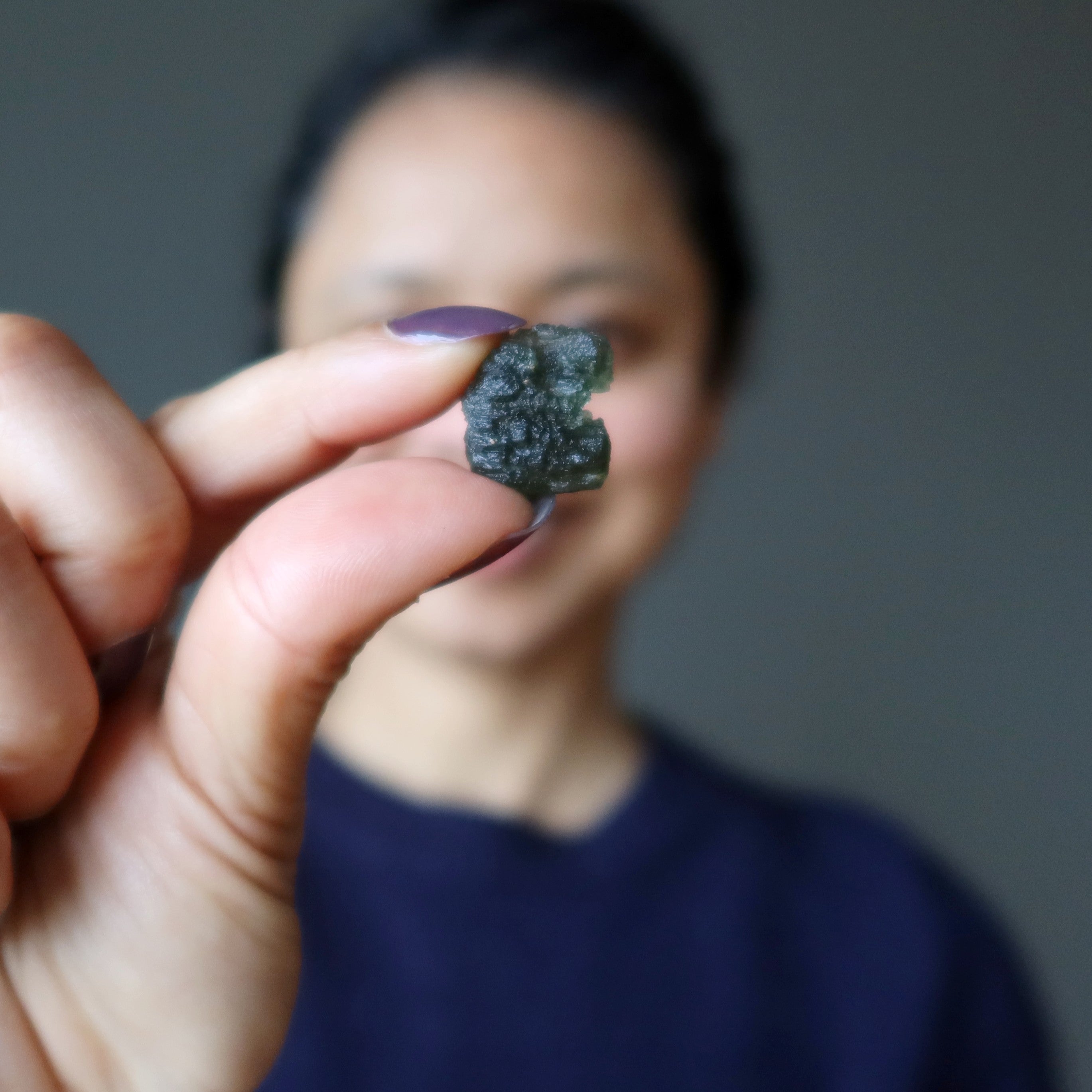 Moldavite Tectite Défilement Gardien des Archives Akashiques Véritable Gemme Verte