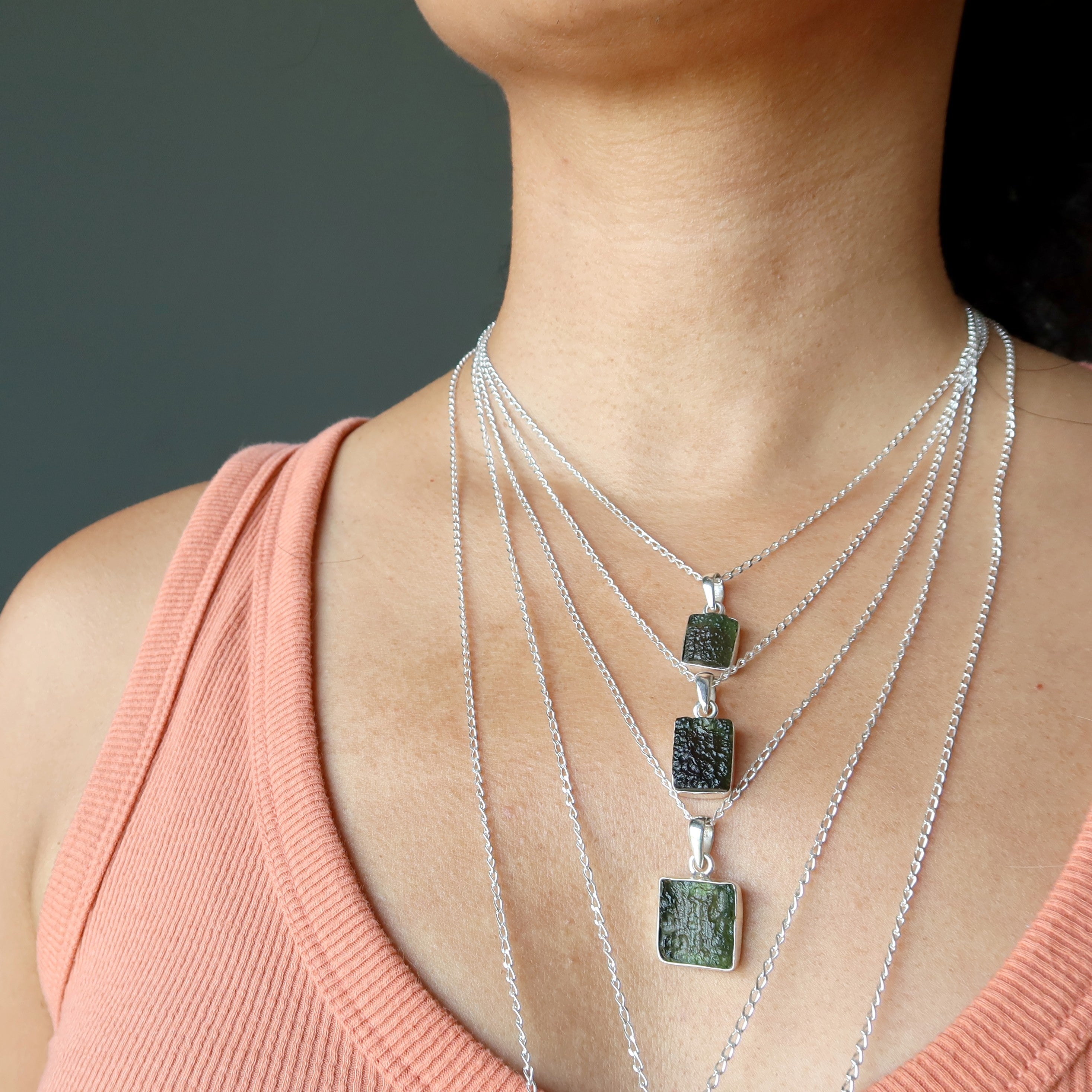 Collier moldavite fenêtre cosmique argent sterling gemme