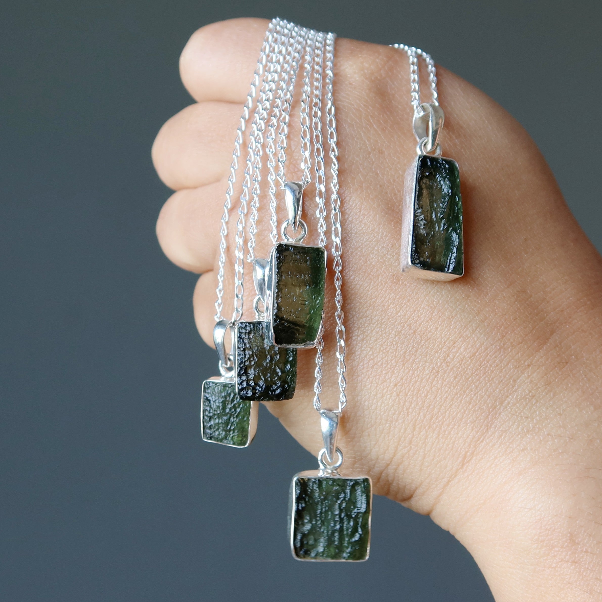 Collier moldavite fenêtre cosmique argent sterling gemme