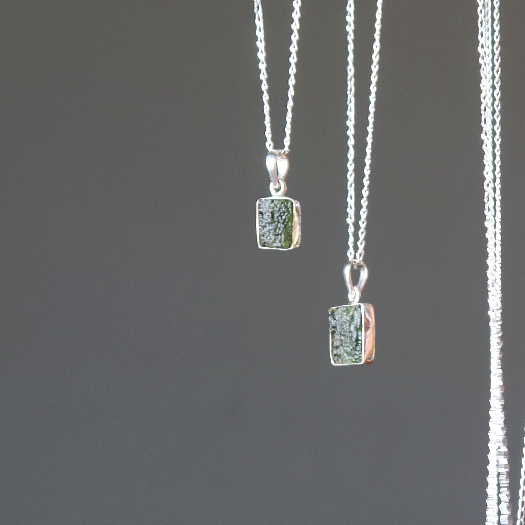 Collier moldavite fenêtre cosmique argent sterling gemme