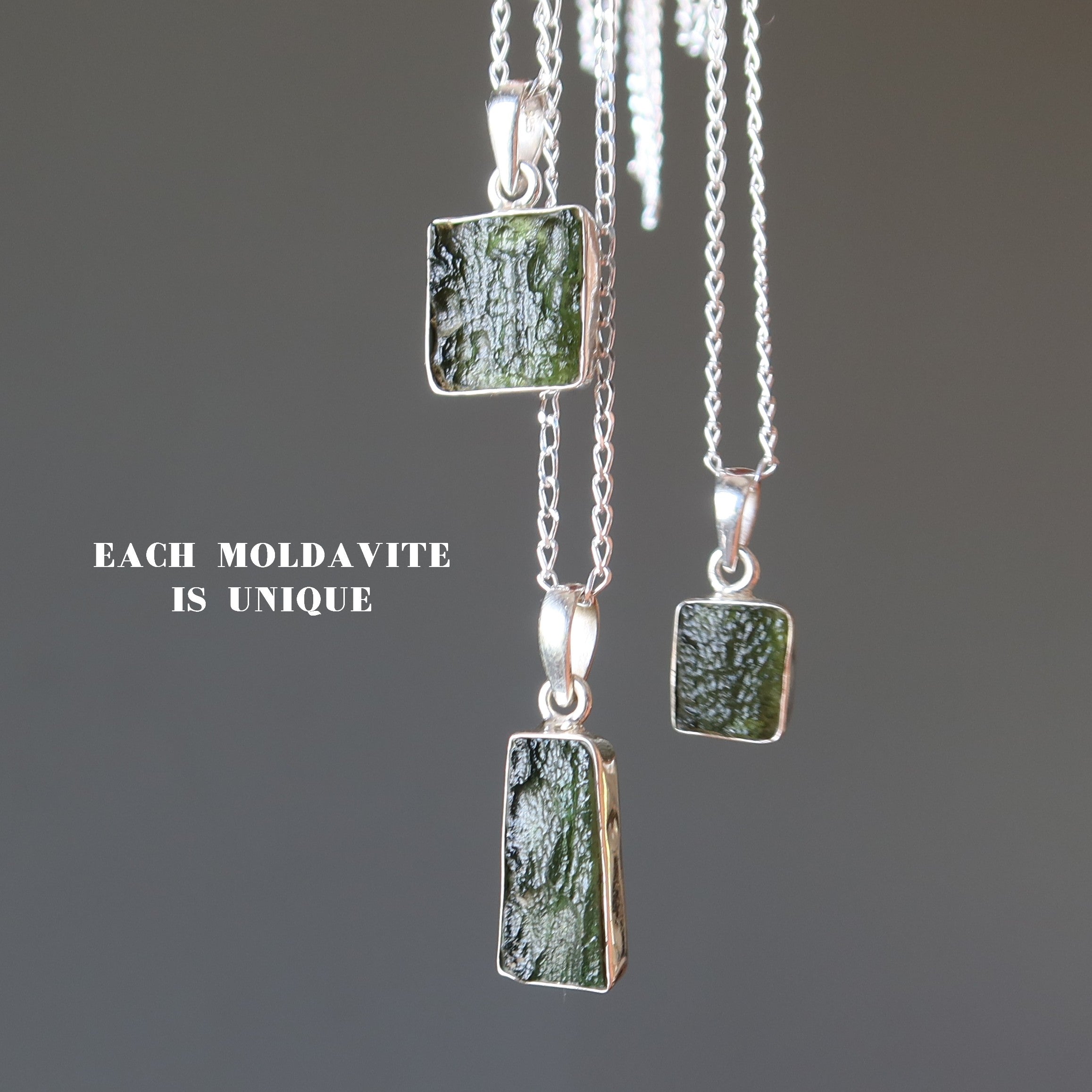 Collier moldavite fenêtre cosmique argent sterling gemme