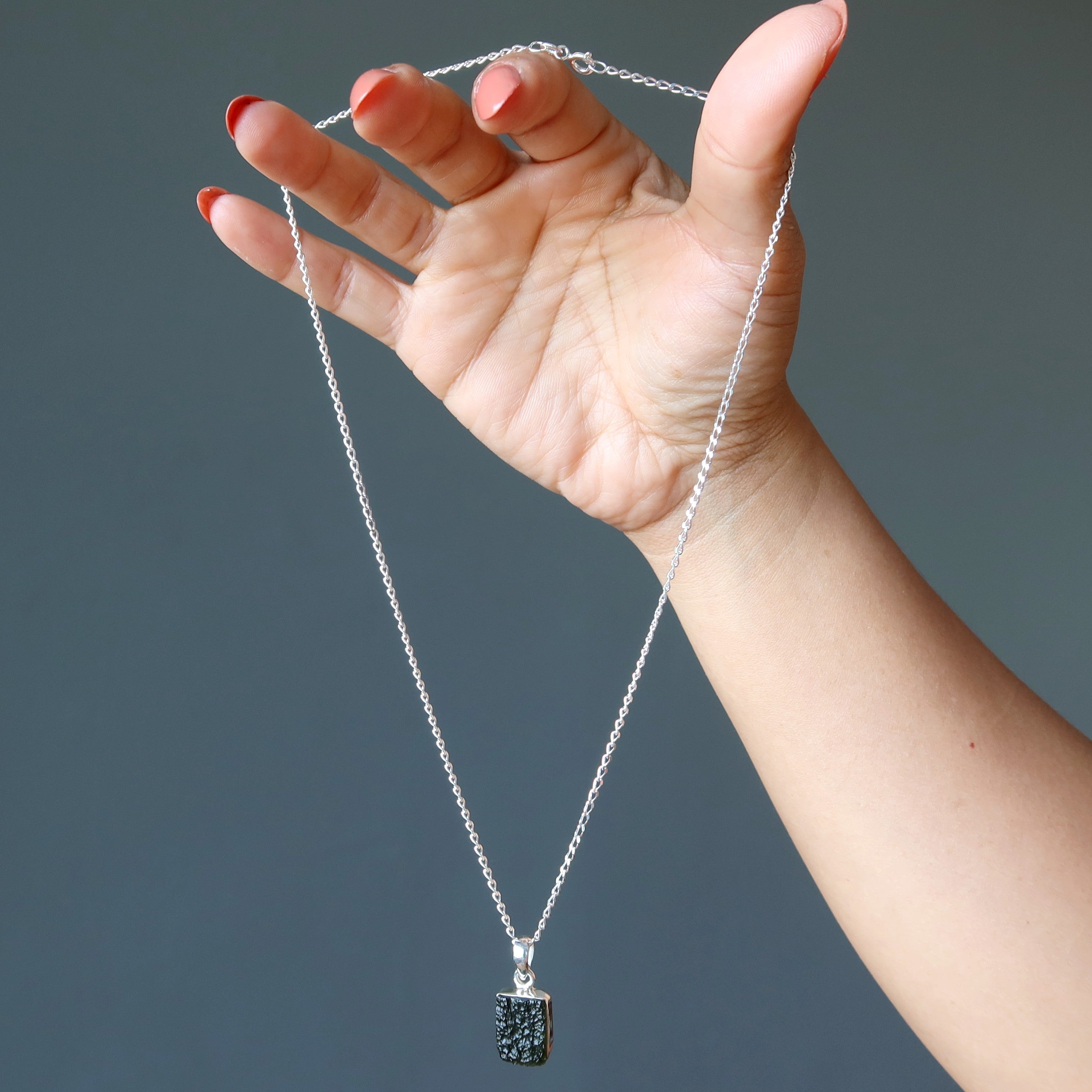 Collier moldavite fenêtre cosmique argent sterling gemme