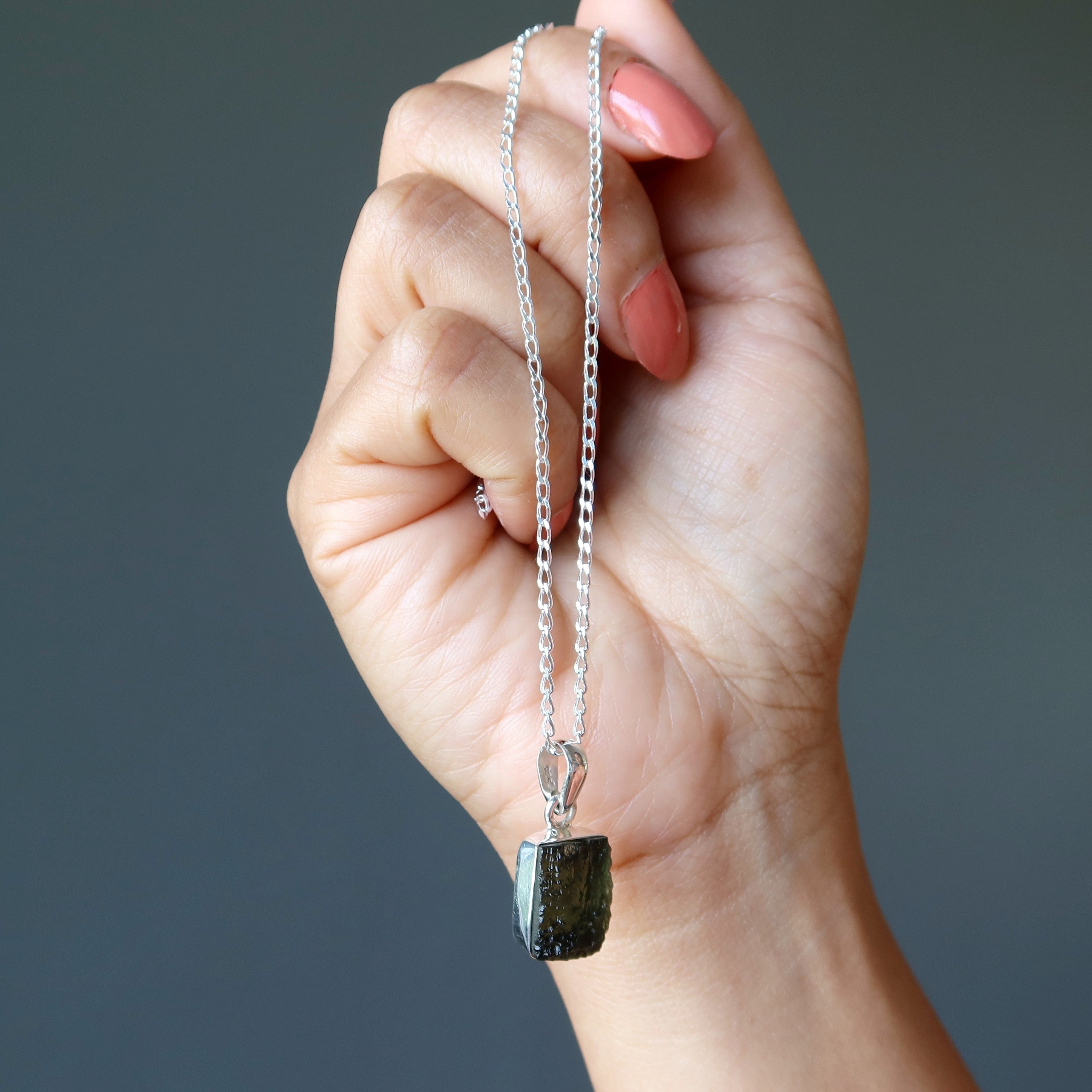 Collier moldavite fenêtre cosmique argent sterling gemme