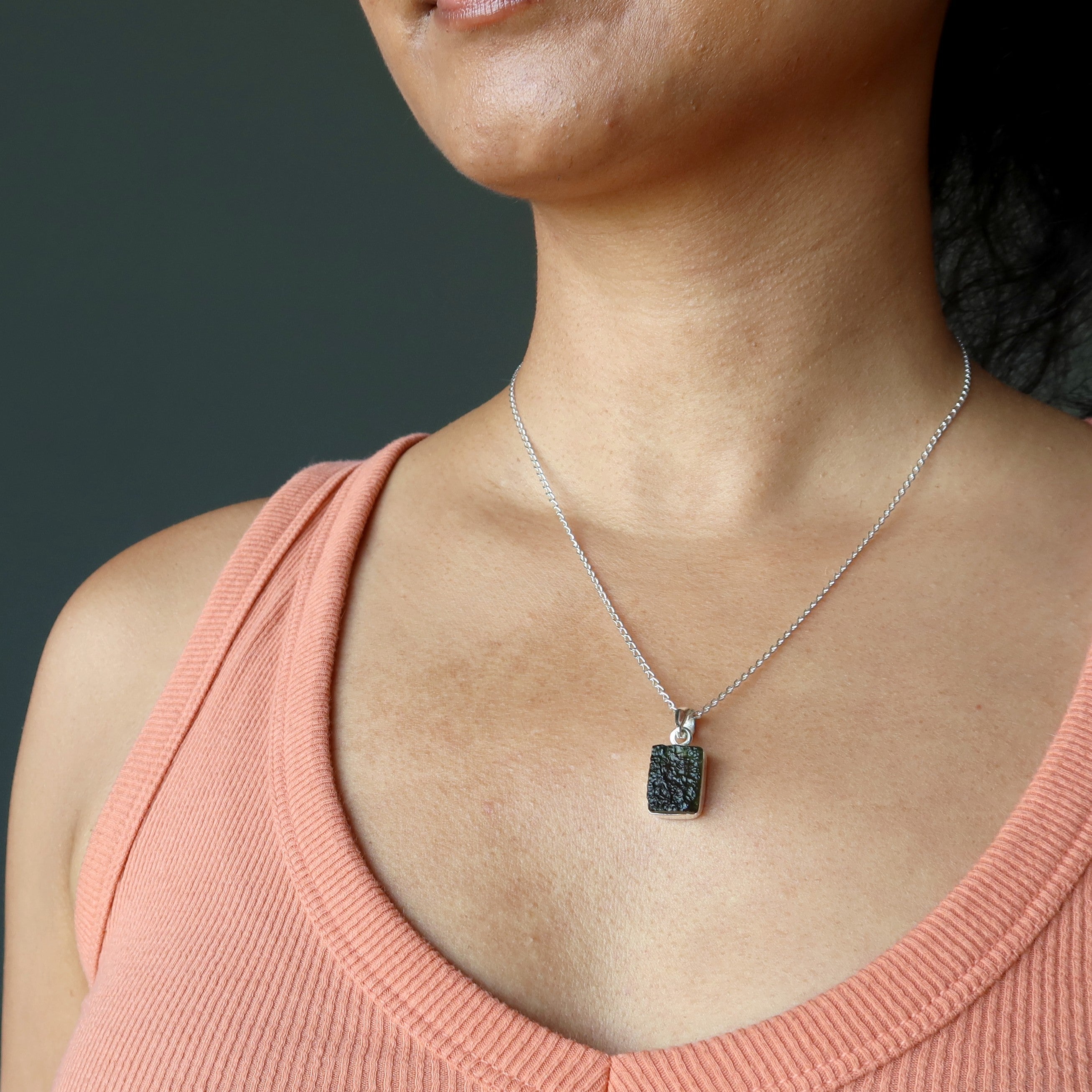 Collier moldavite fenêtre cosmique argent sterling gemme
