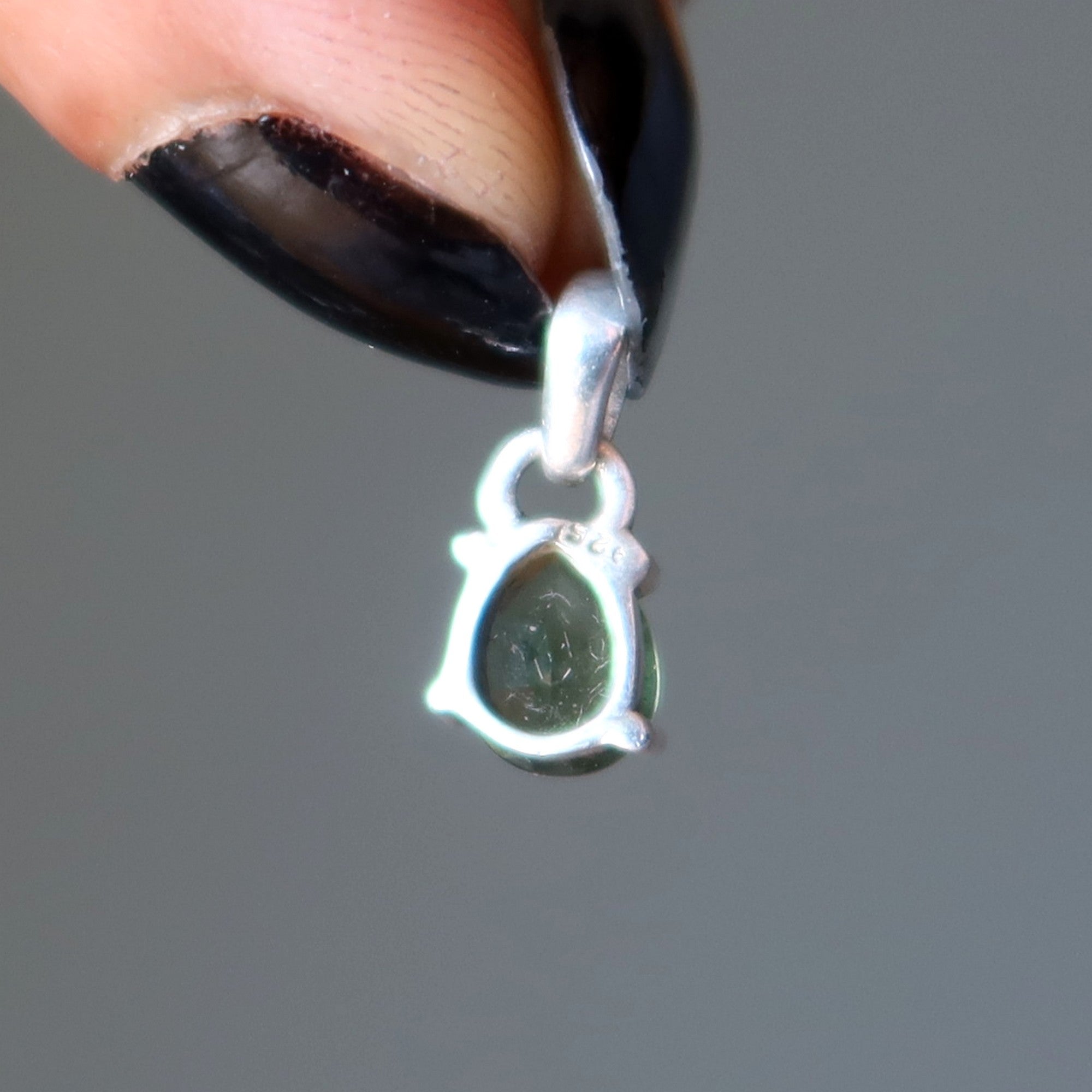Moldavit-Anhänger Galaktisches Grün Birne Sterling Silber