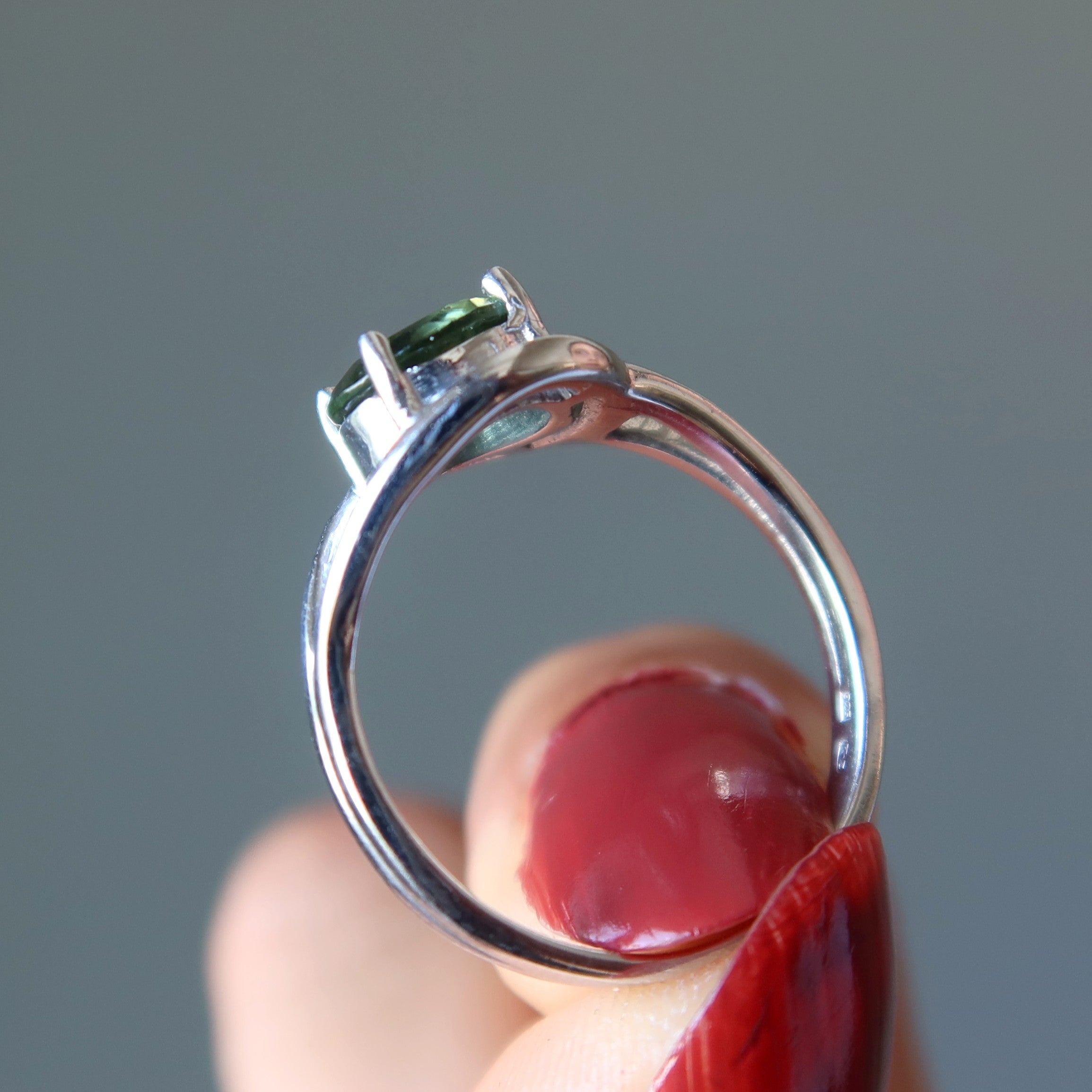 Bague Moldavite l'histoire d'amour de Saturne Gemme argent sterling
