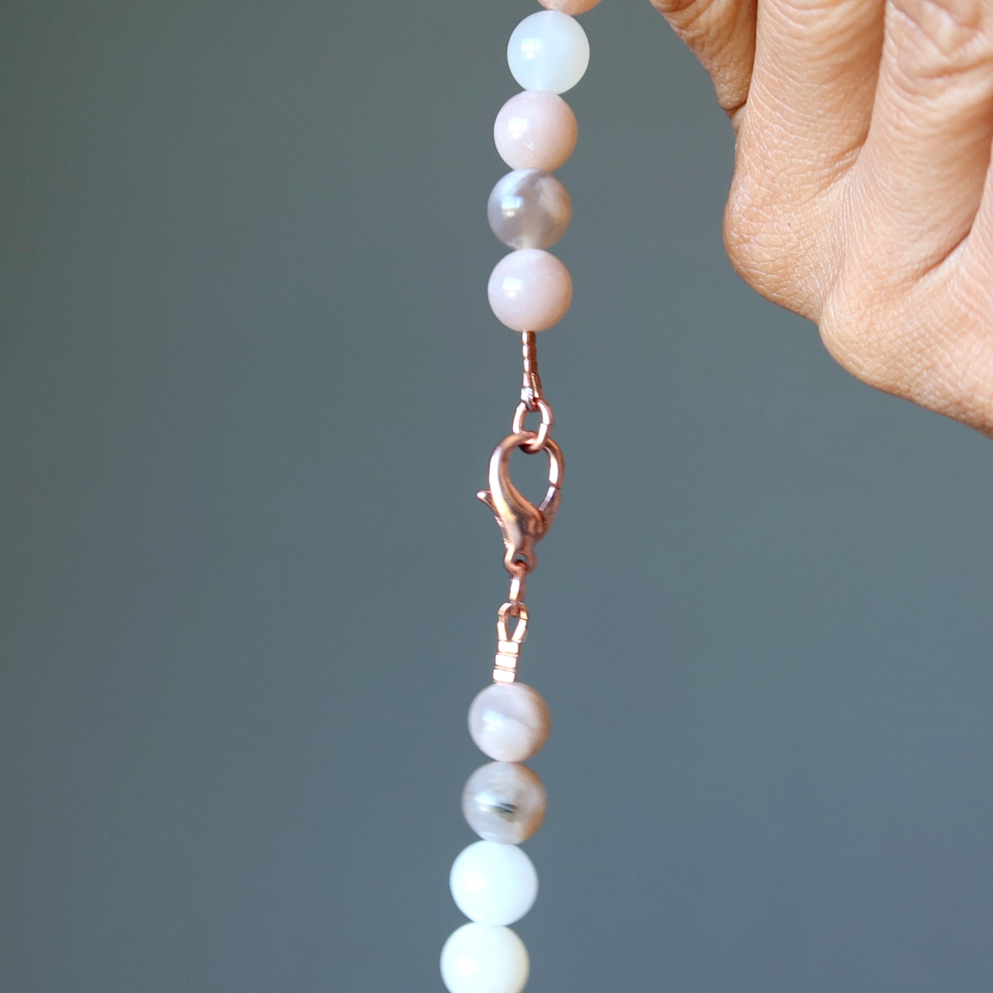 Collier Pierre de Lune Éclat Intemporel Lumière Lunaire Gemme