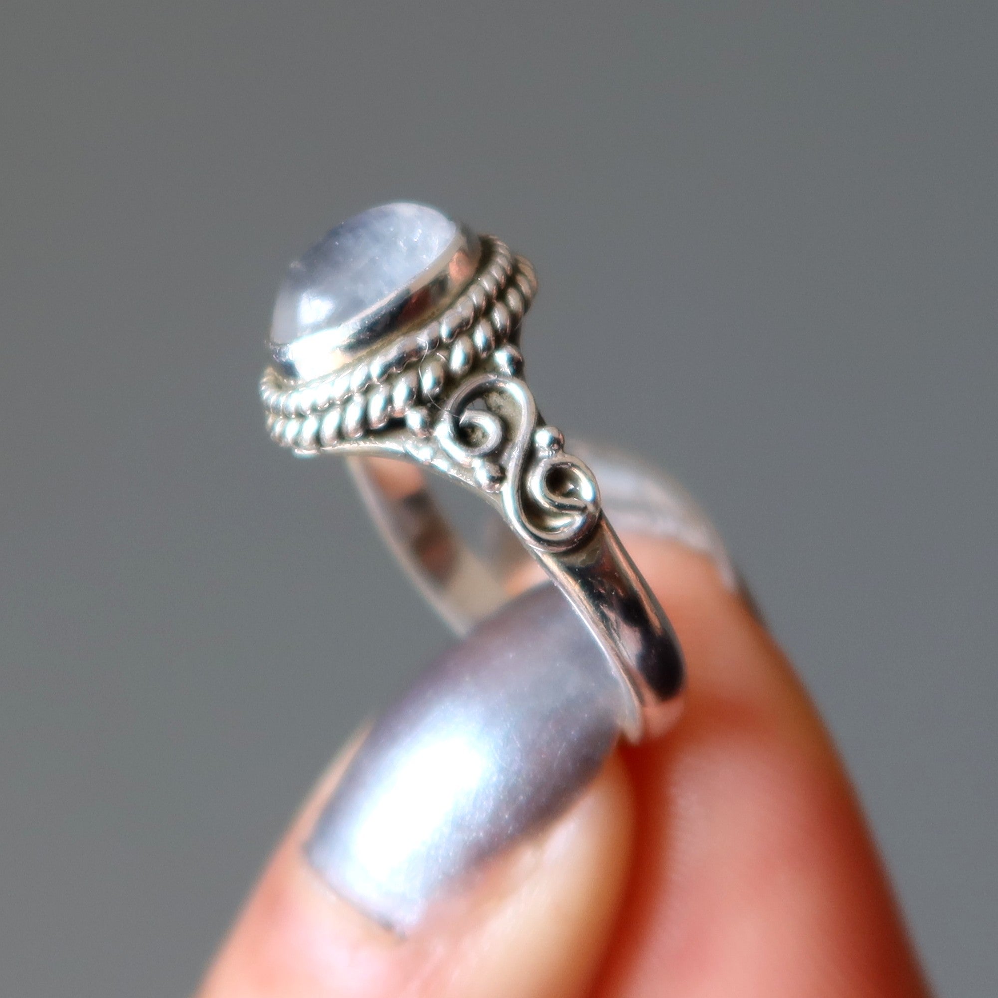 Regenbogen-Mondstein-Ring Göttin Diana Sterlingsilber