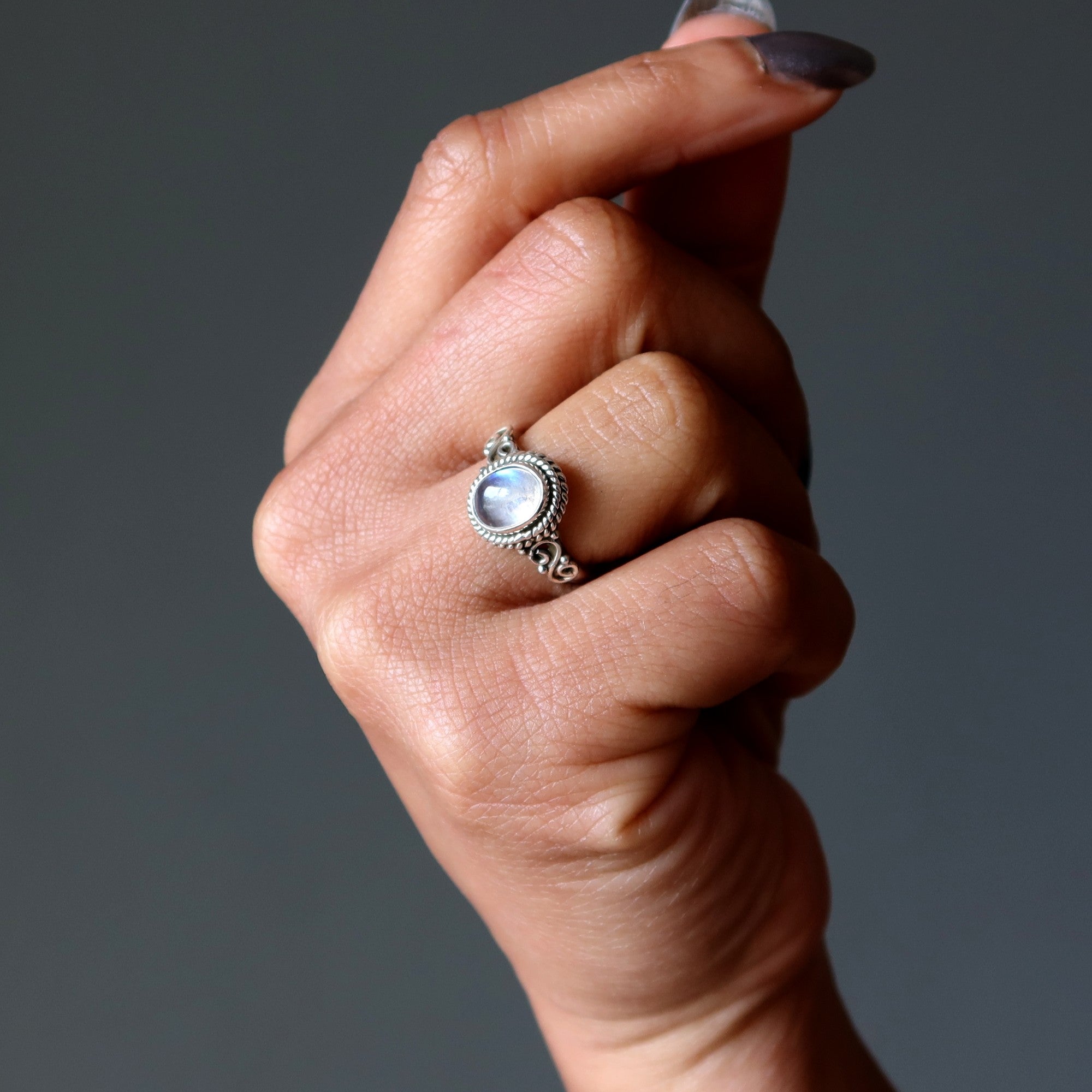 Regenbogen-Mondstein-Ring Göttin Diana Sterlingsilber