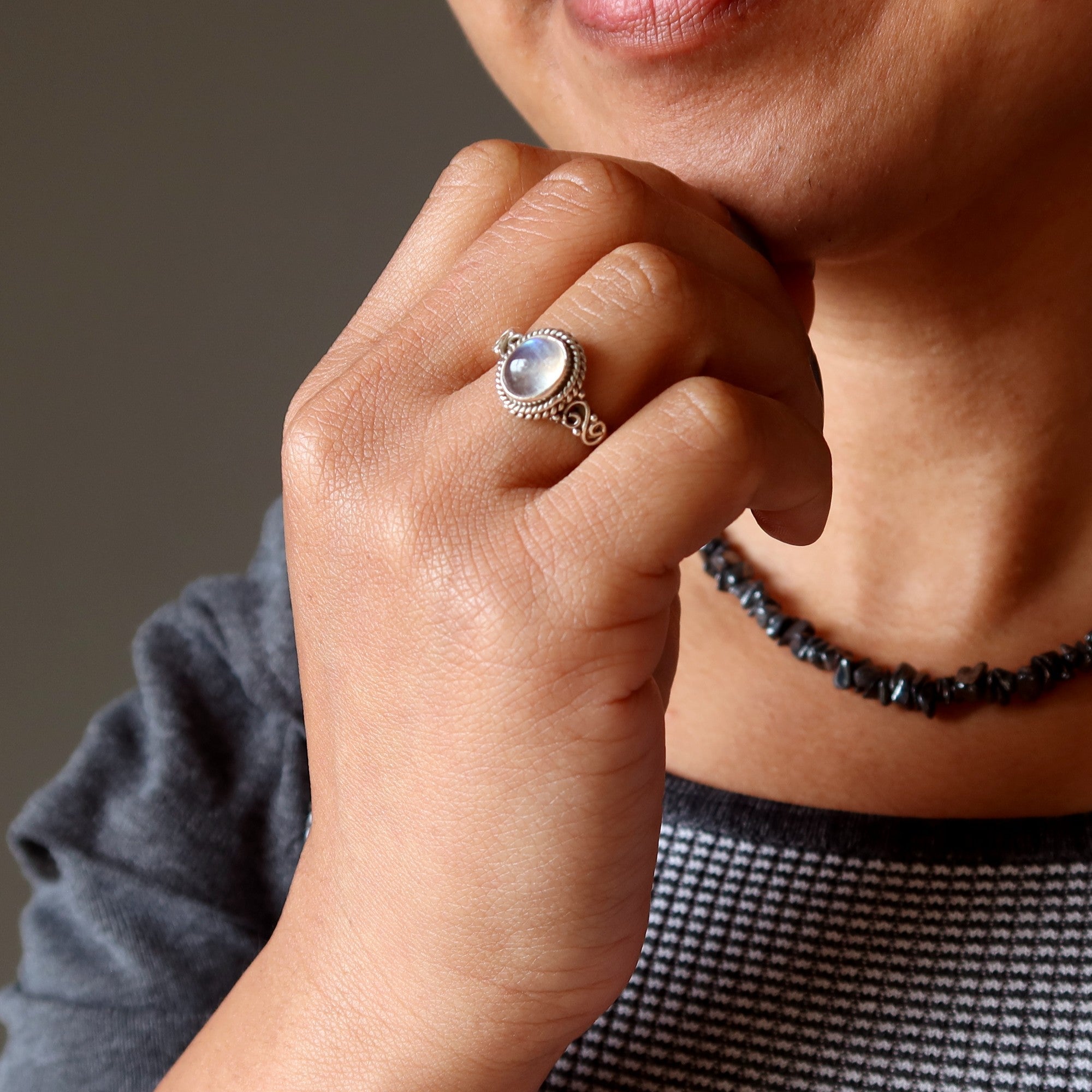 Regenbogen-Mondstein-Ring Göttin Diana Sterlingsilber