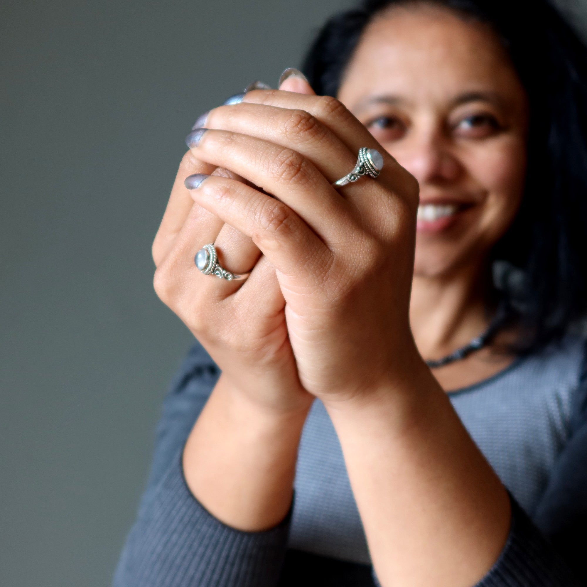 Regenbogen-Mondstein-Ring Göttin Diana Sterlingsilber