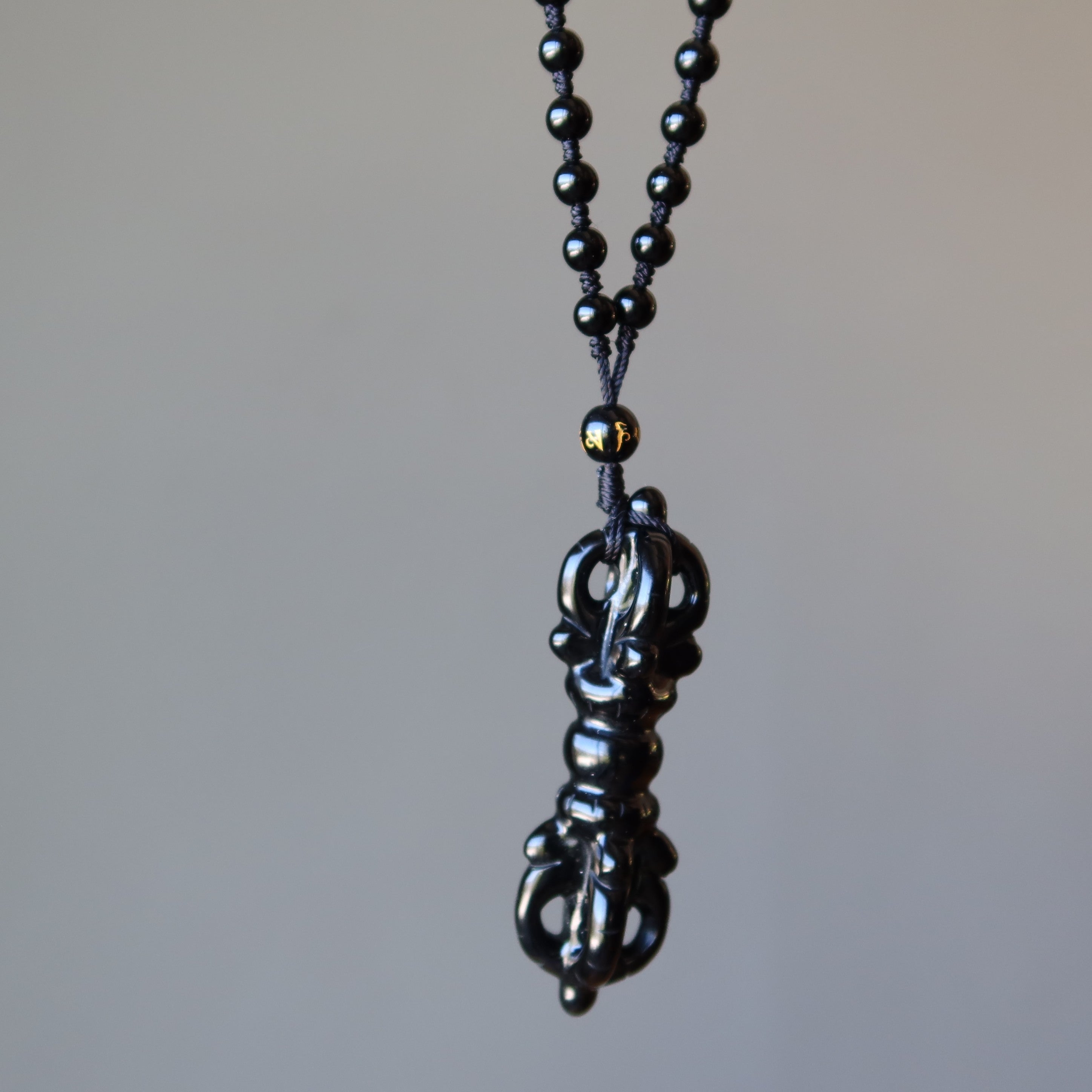 Collier en obsidienne noire avec pendentif Dorje et gardien