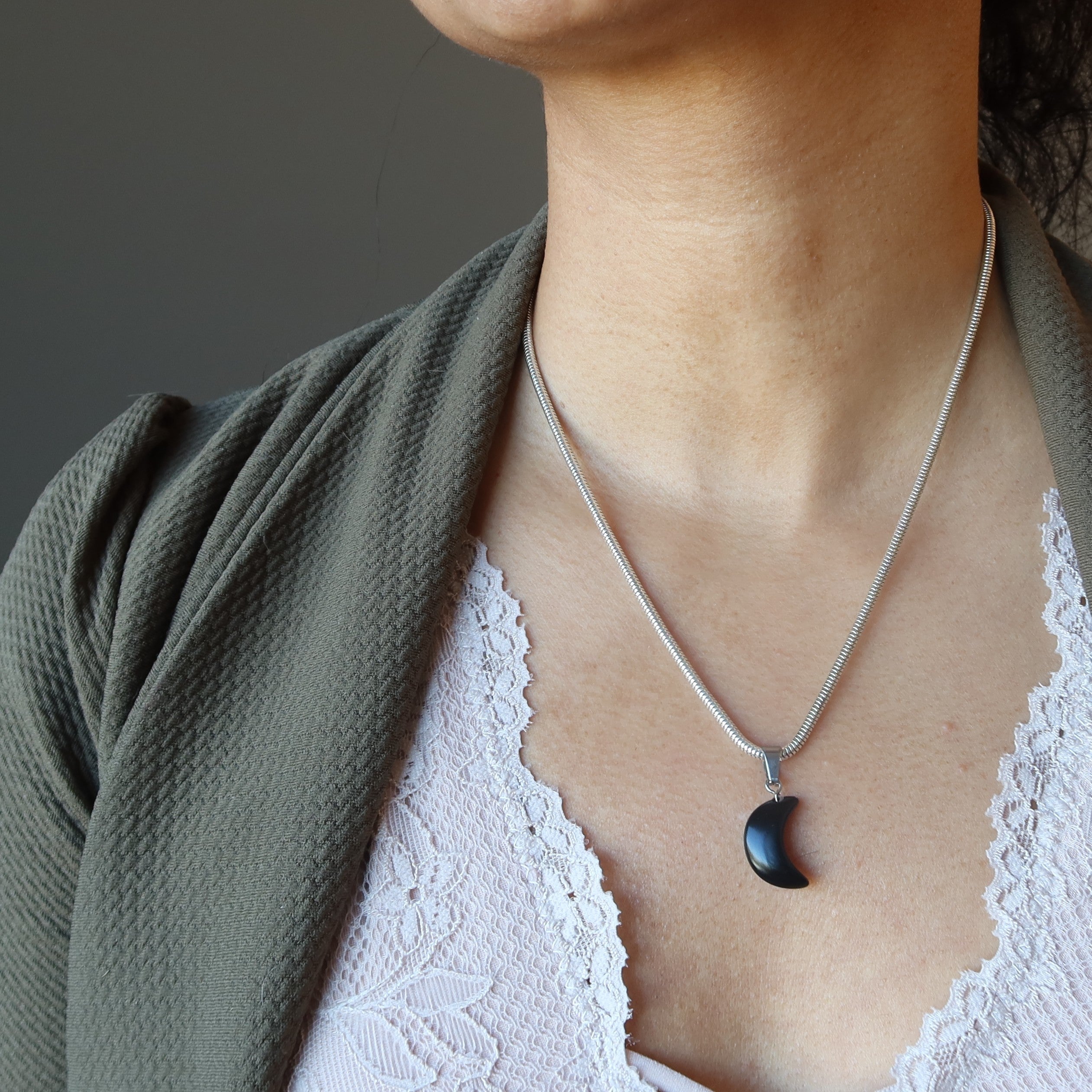 Schwarzer Obsidian Anhänger Halbmond Neumond Silber