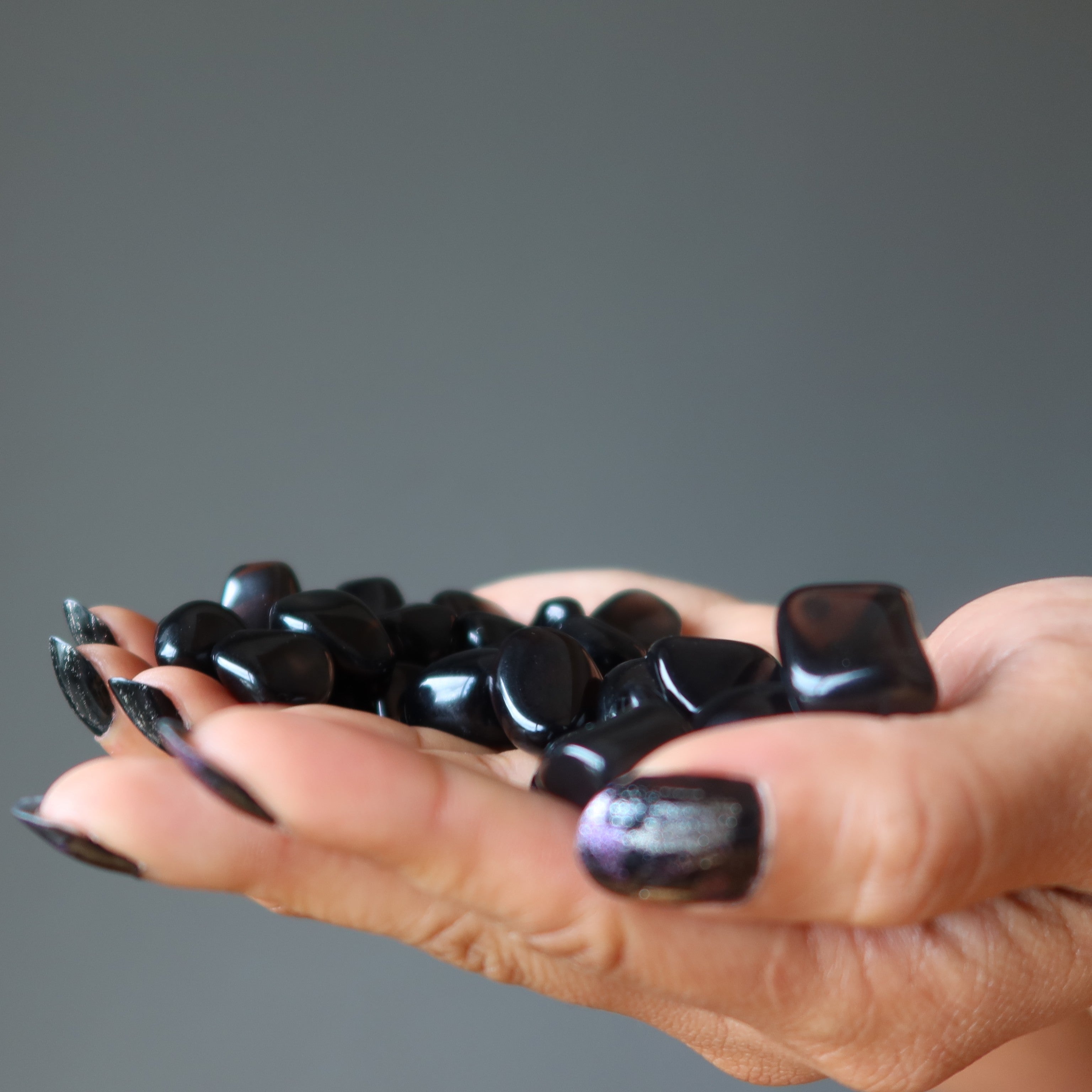 Lot de 7 pierres roulées Oeil Céleste (Obsidienne Noire) porte-bonheur