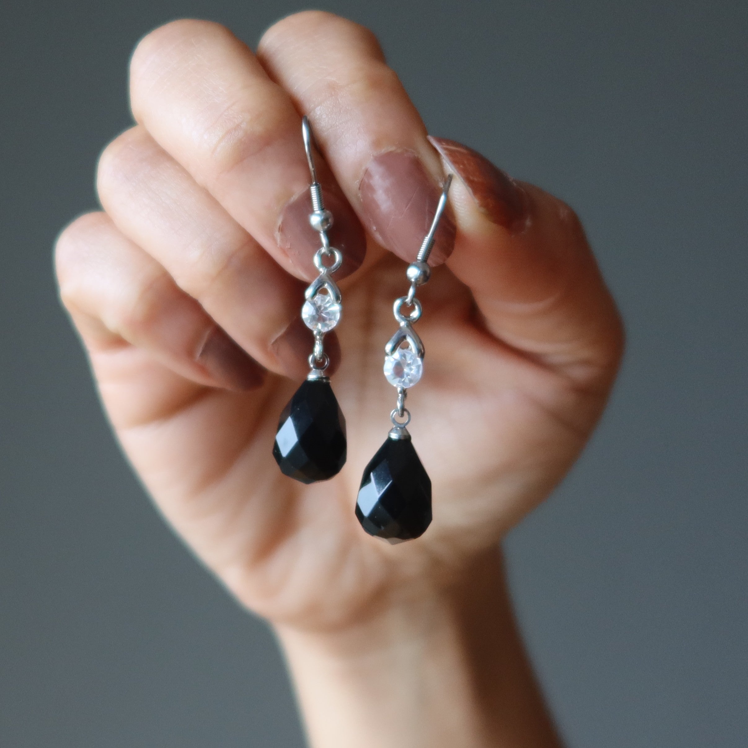 Boucles d'oreilles Onyx Élégance de la nuit Larmes noires à facettes