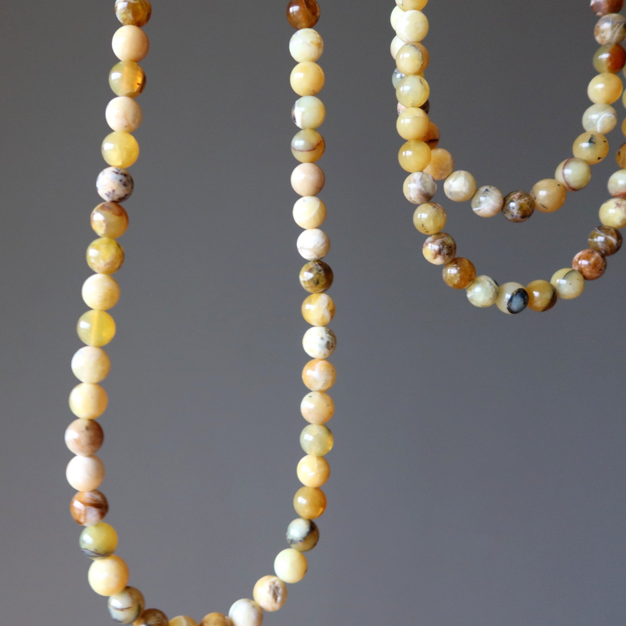 Collier en opale Jaune vif perlé Confiance