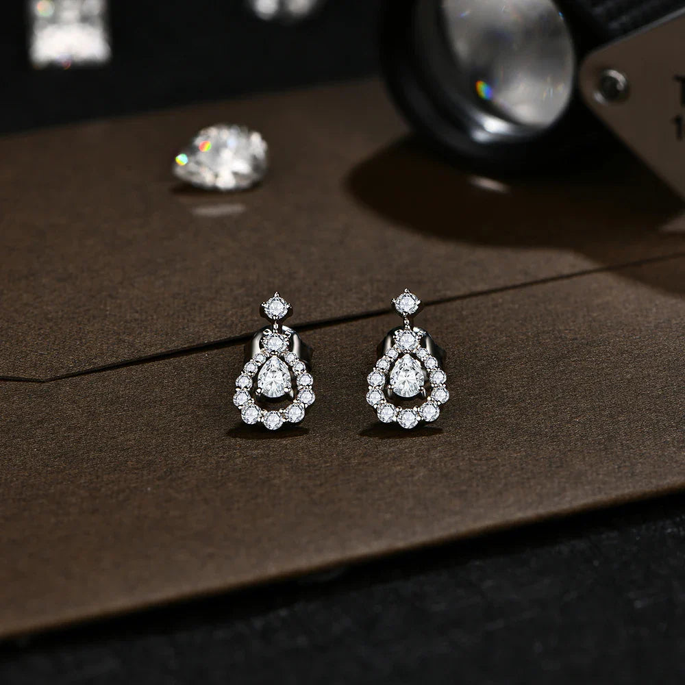 Clous d'oreilles moissanite taille poire 4x3mm en argent sterling 925 étincelants pour mariée