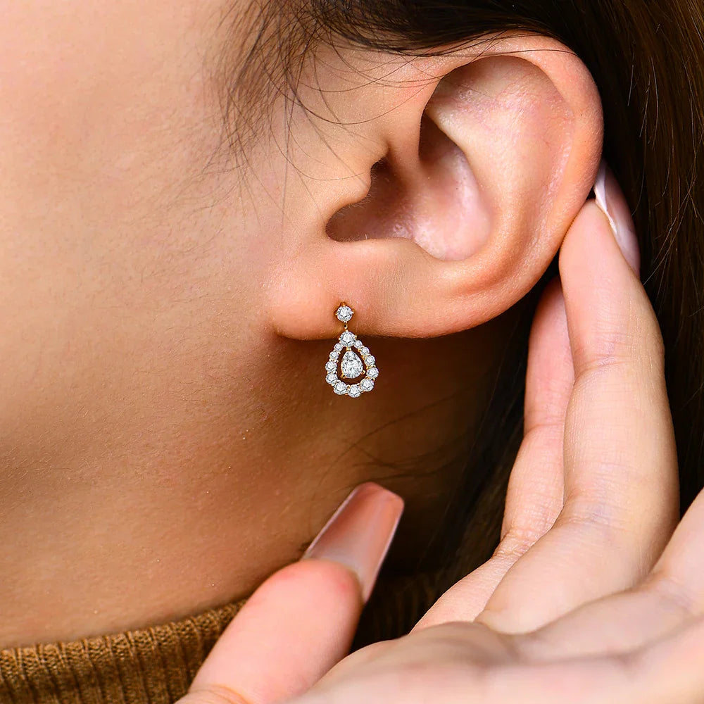 Clous d'oreilles moissanite taille poire 4x3mm en argent sterling 925 étincelants pour mariée