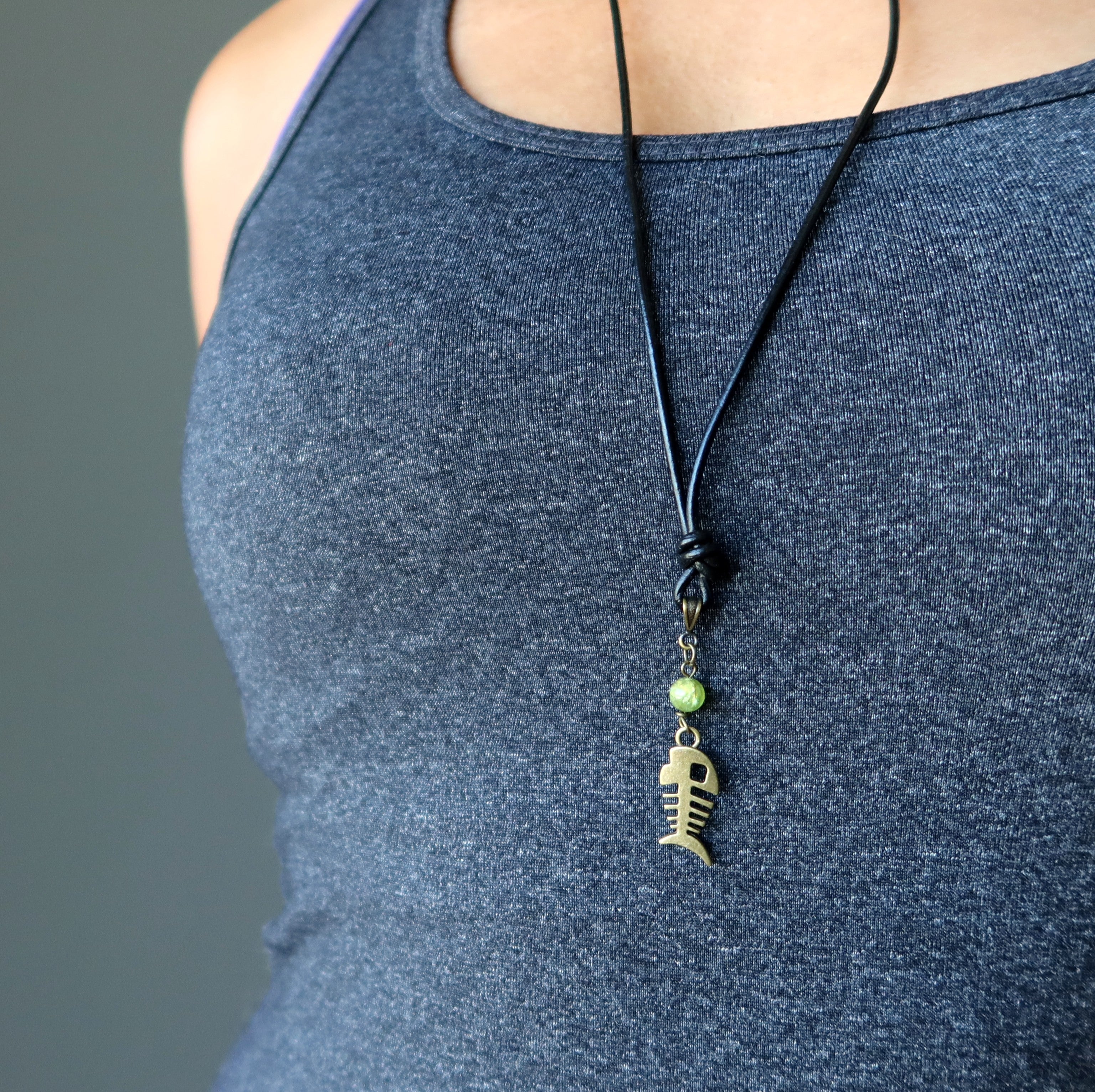 Collier Péridot Arête Poisson Verte Pierre Souriante Tropiques Gemme