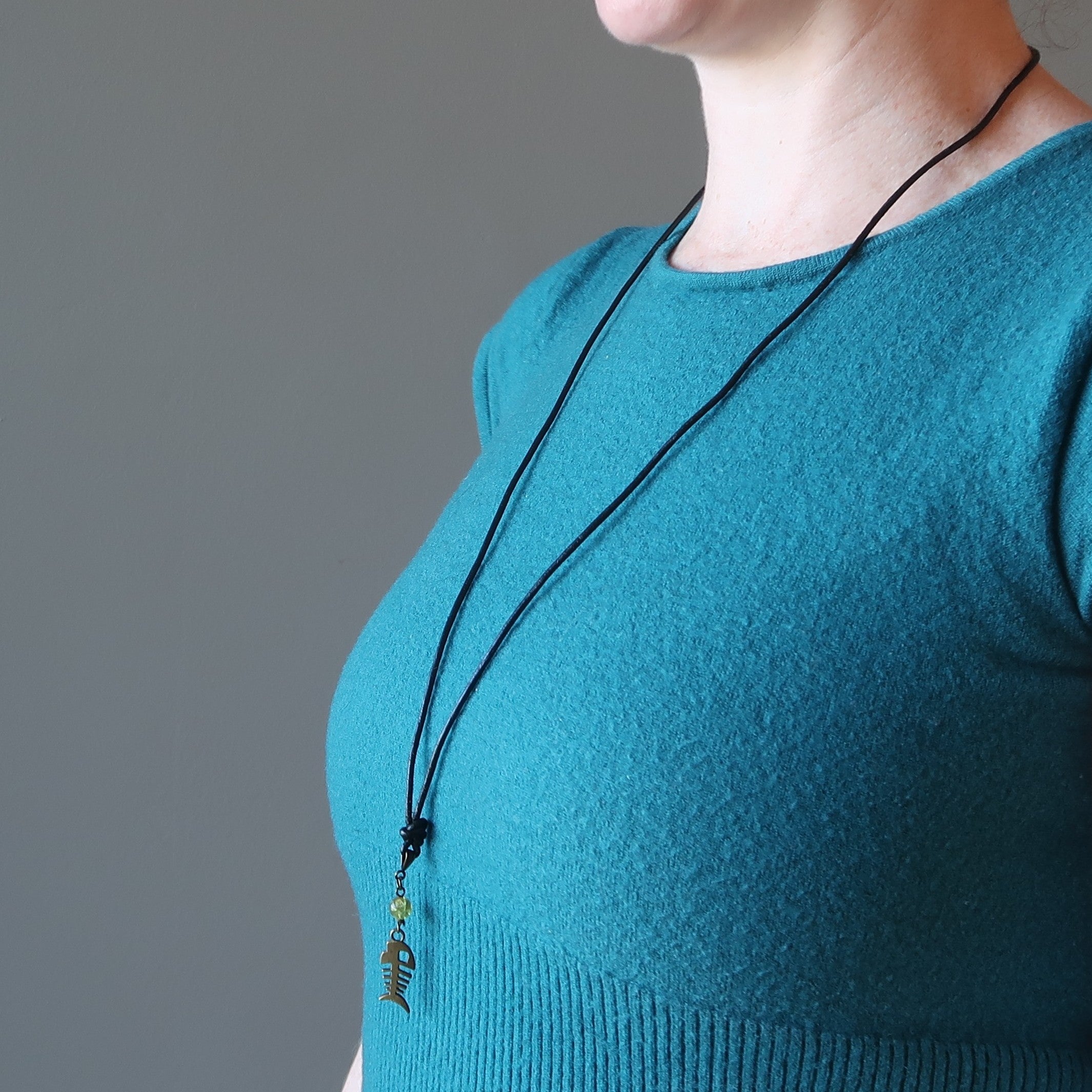 Collier Péridot Arête Poisson Verte Pierre Souriante Tropiques Gemme