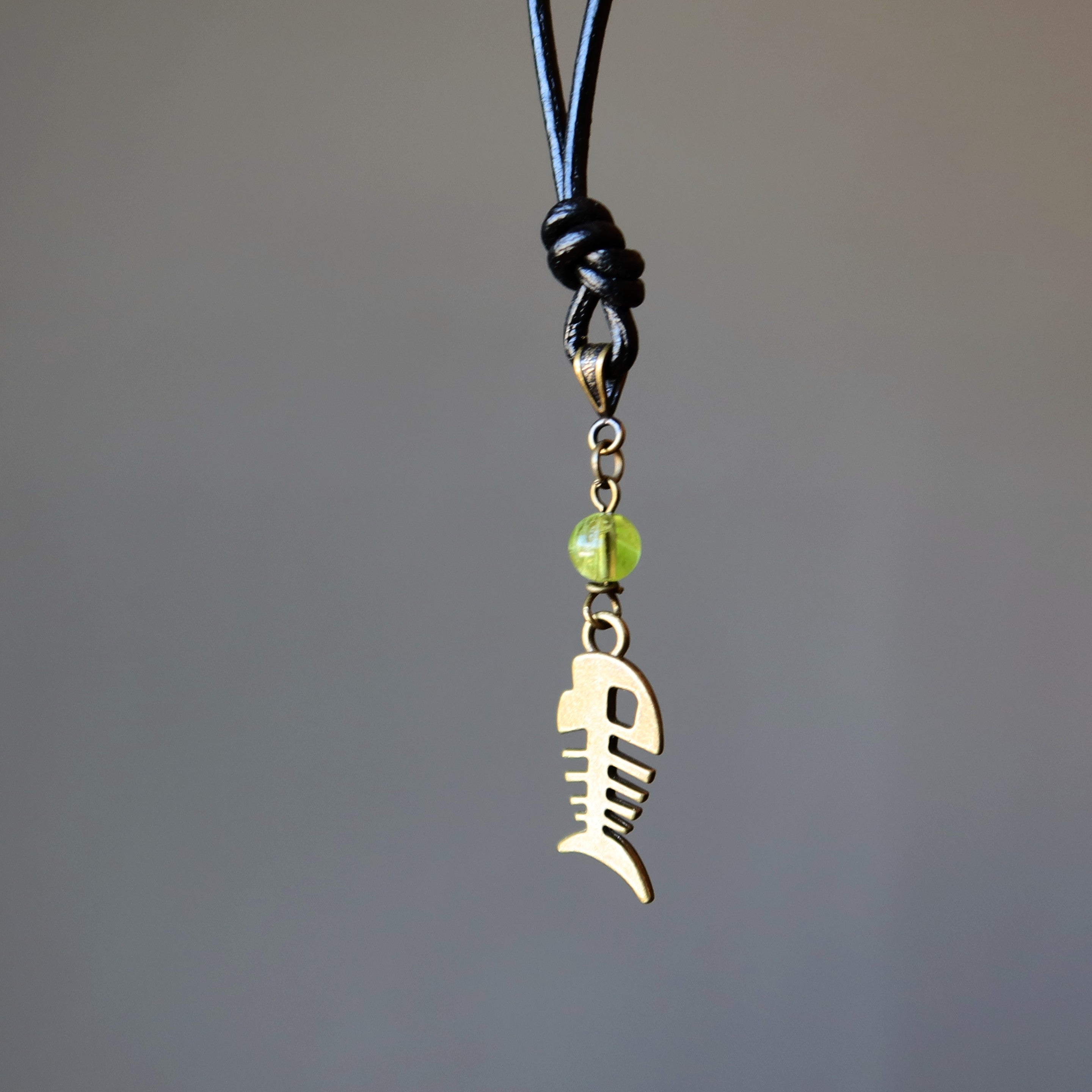 Collier Péridot Arête Poisson Verte Pierre Souriante Tropiques Gemme