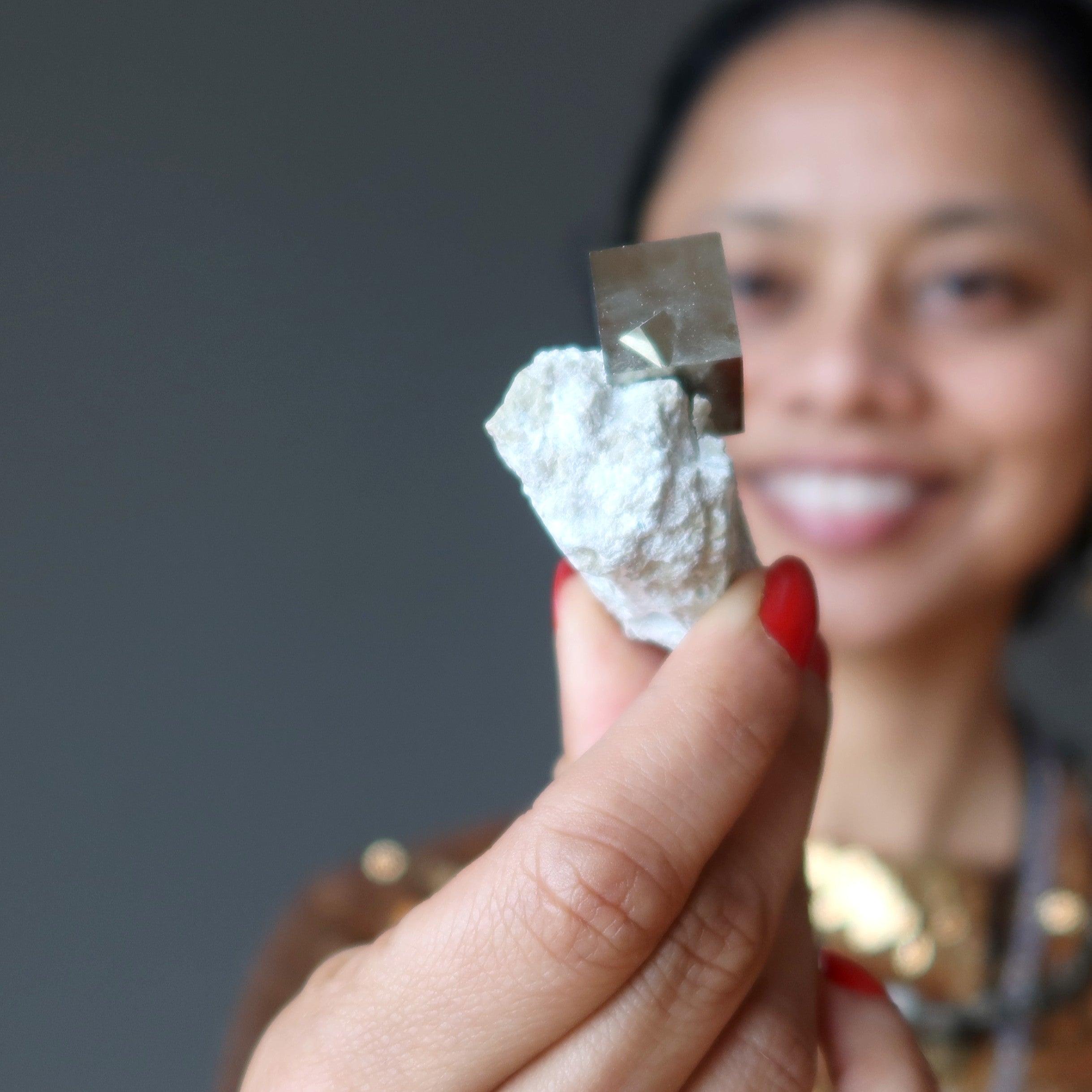 Cube de Cristal Brut de Pyrite Prospérité Collection Pierre Dorée